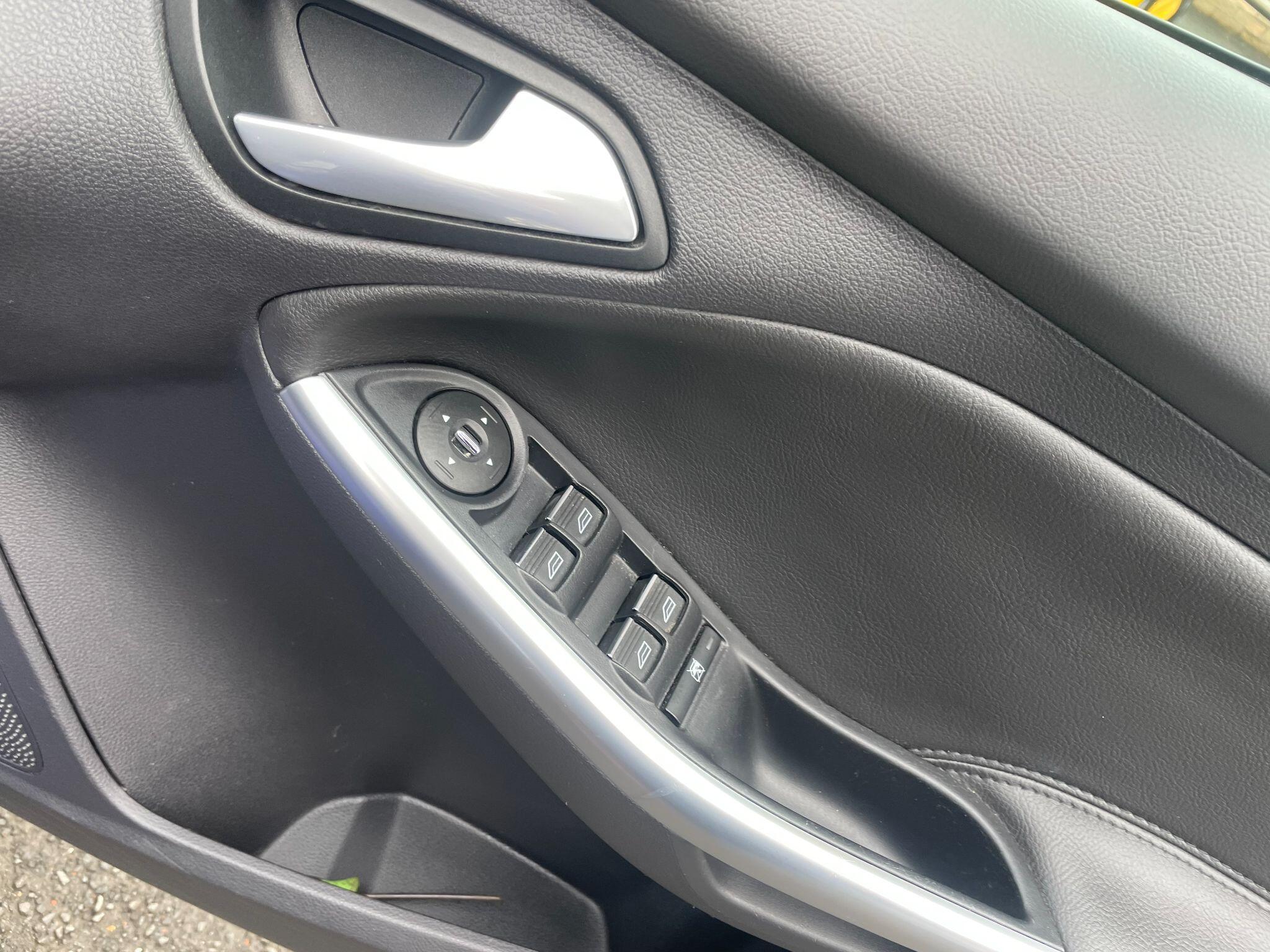 Ford Focus view 21