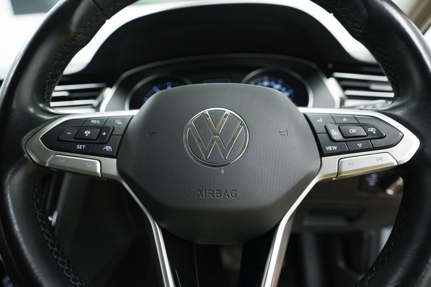 Volkswagen Passat view 23