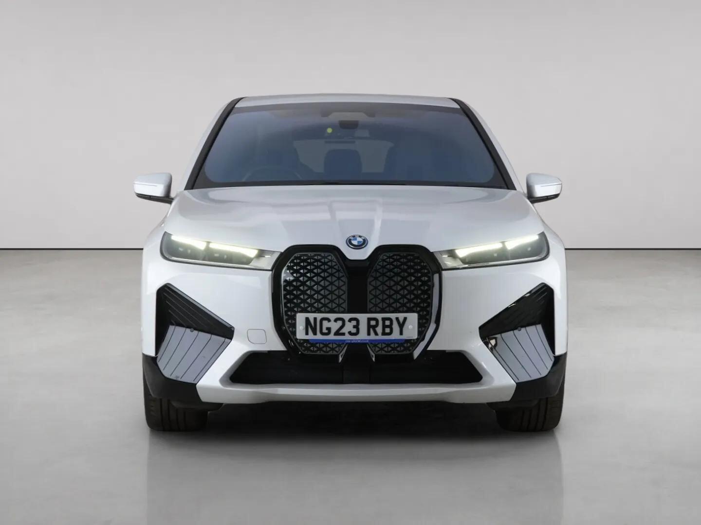 BMW Ix view 5