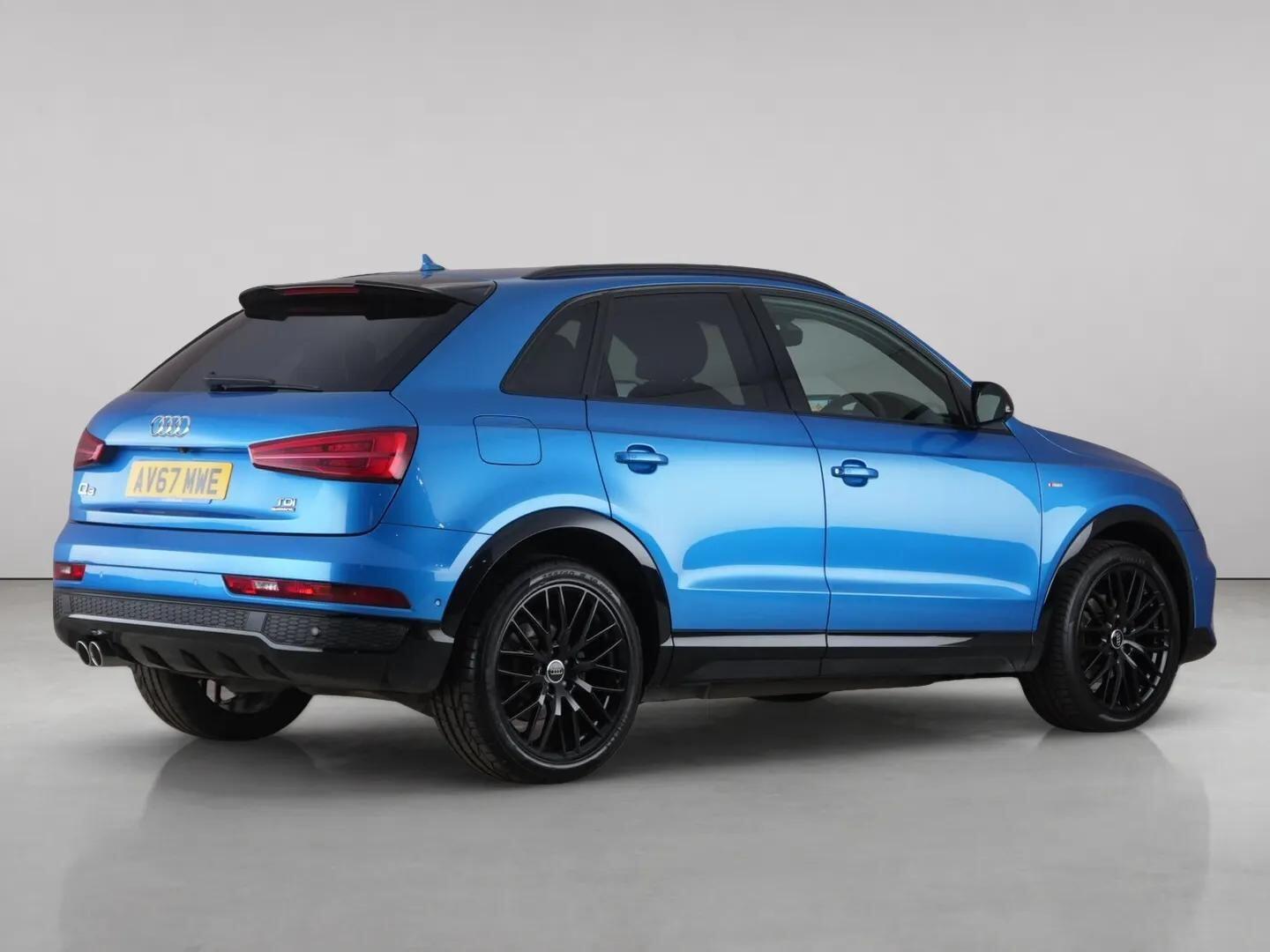 Audi Q3 view 8