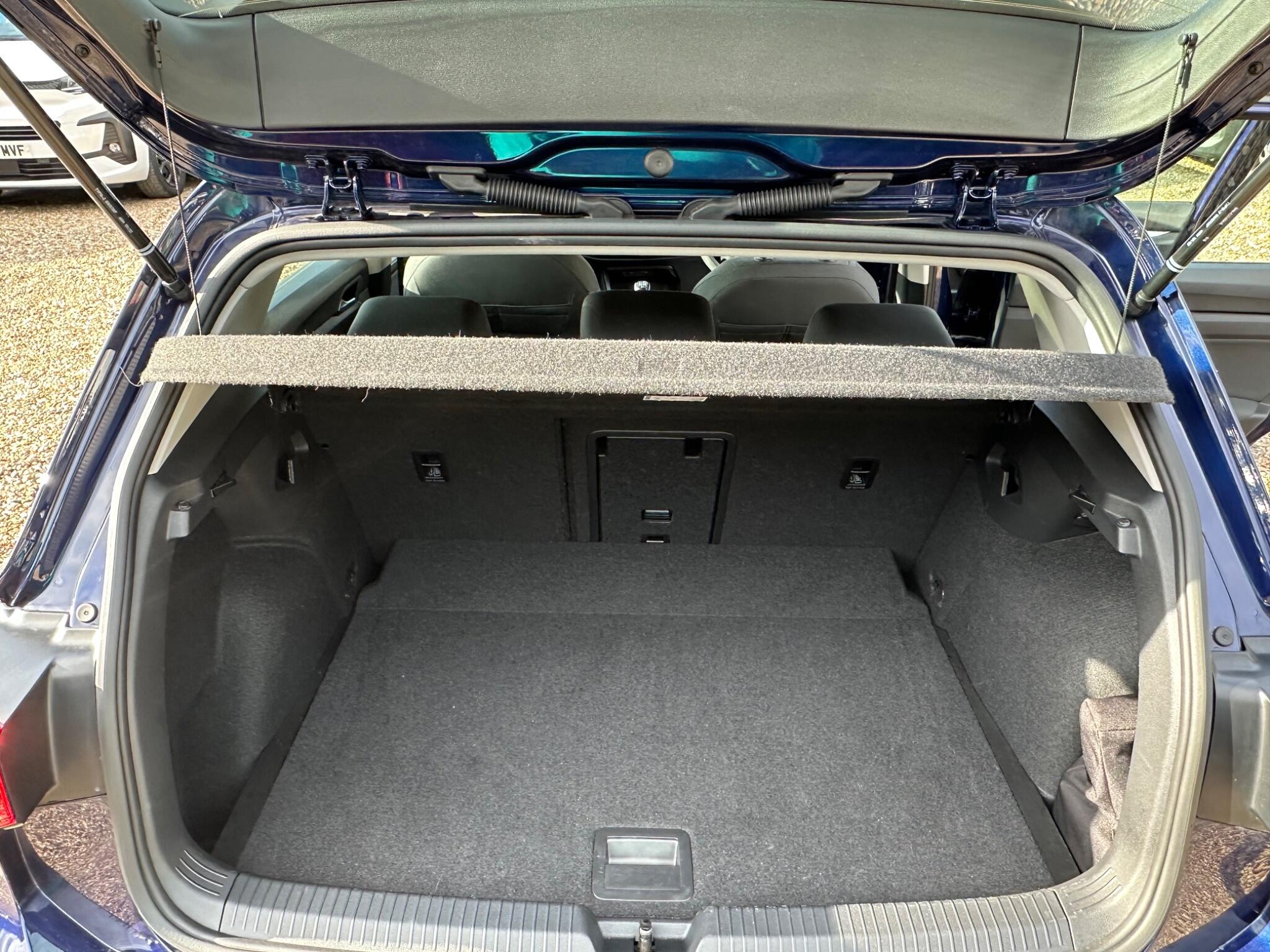 Volkswagen Golf view 17
