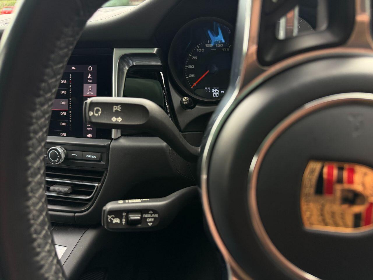Porsche Macan view 50