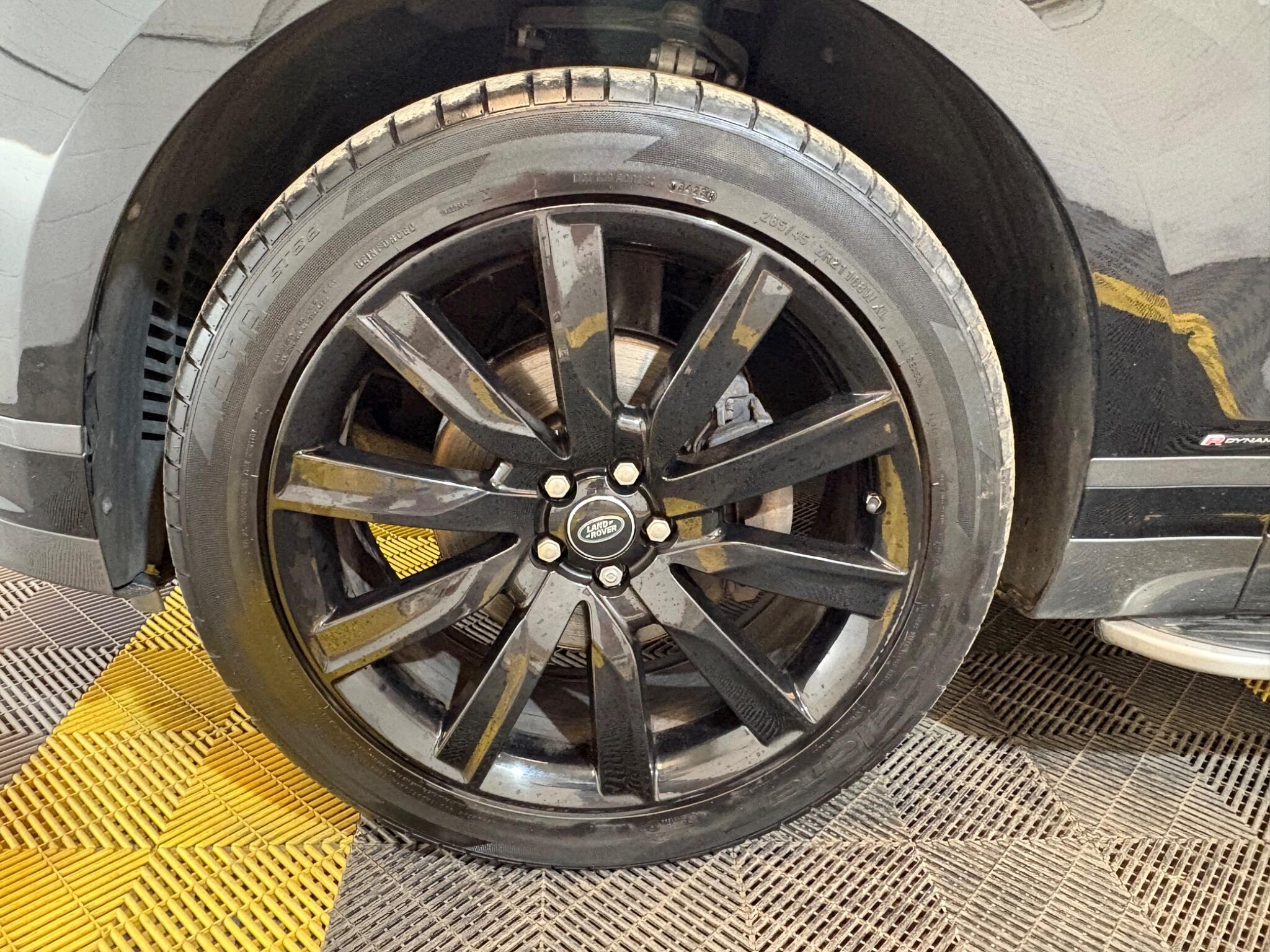 Land Rover Range Rover Velar view 34