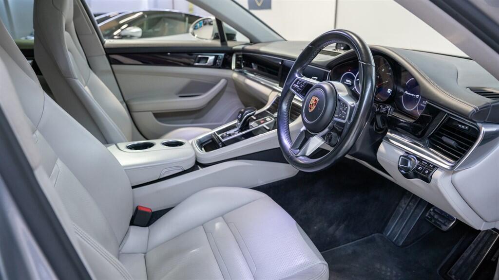 Porsche Panamera view 30