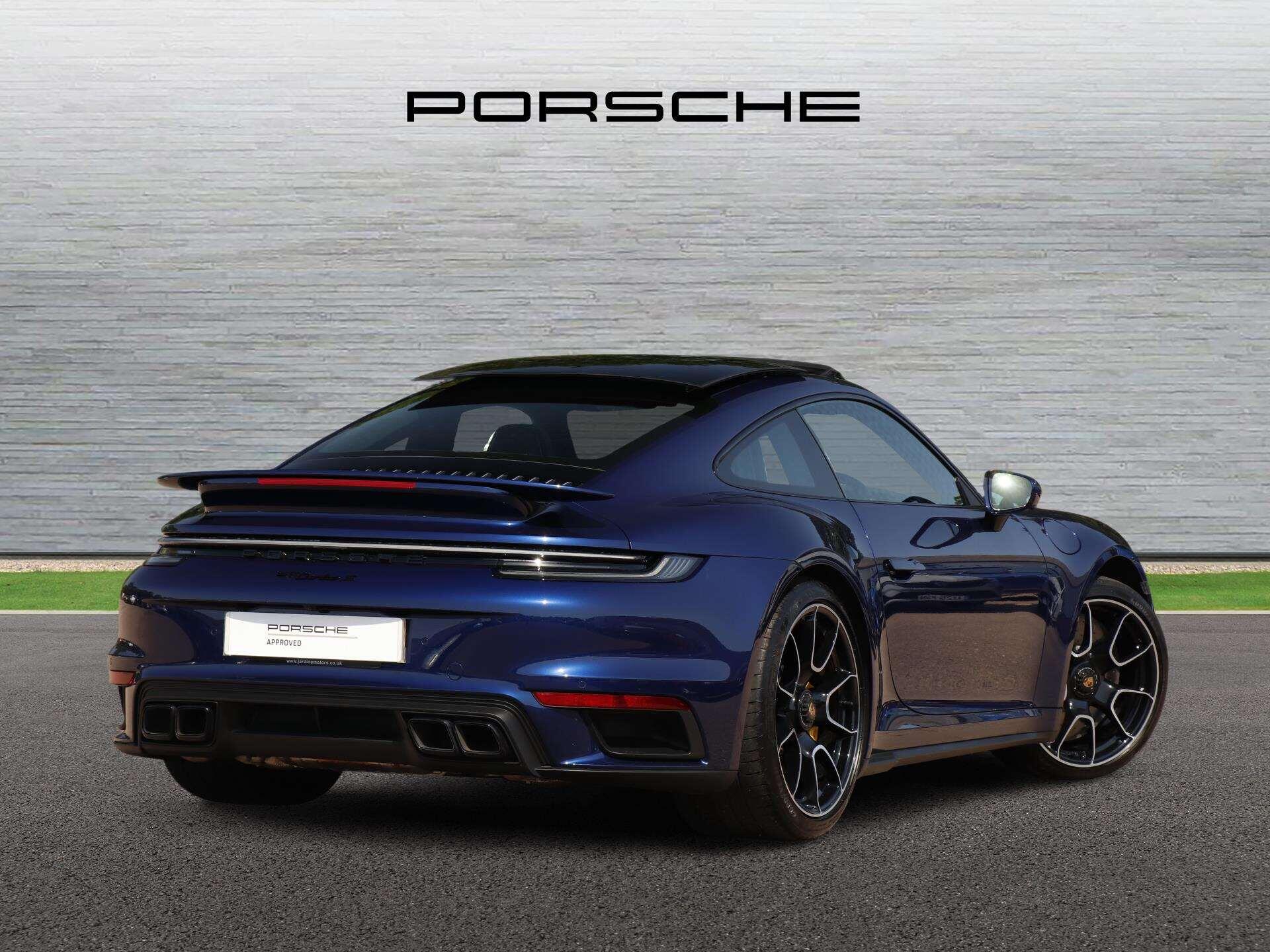 Porsche 911 view 3