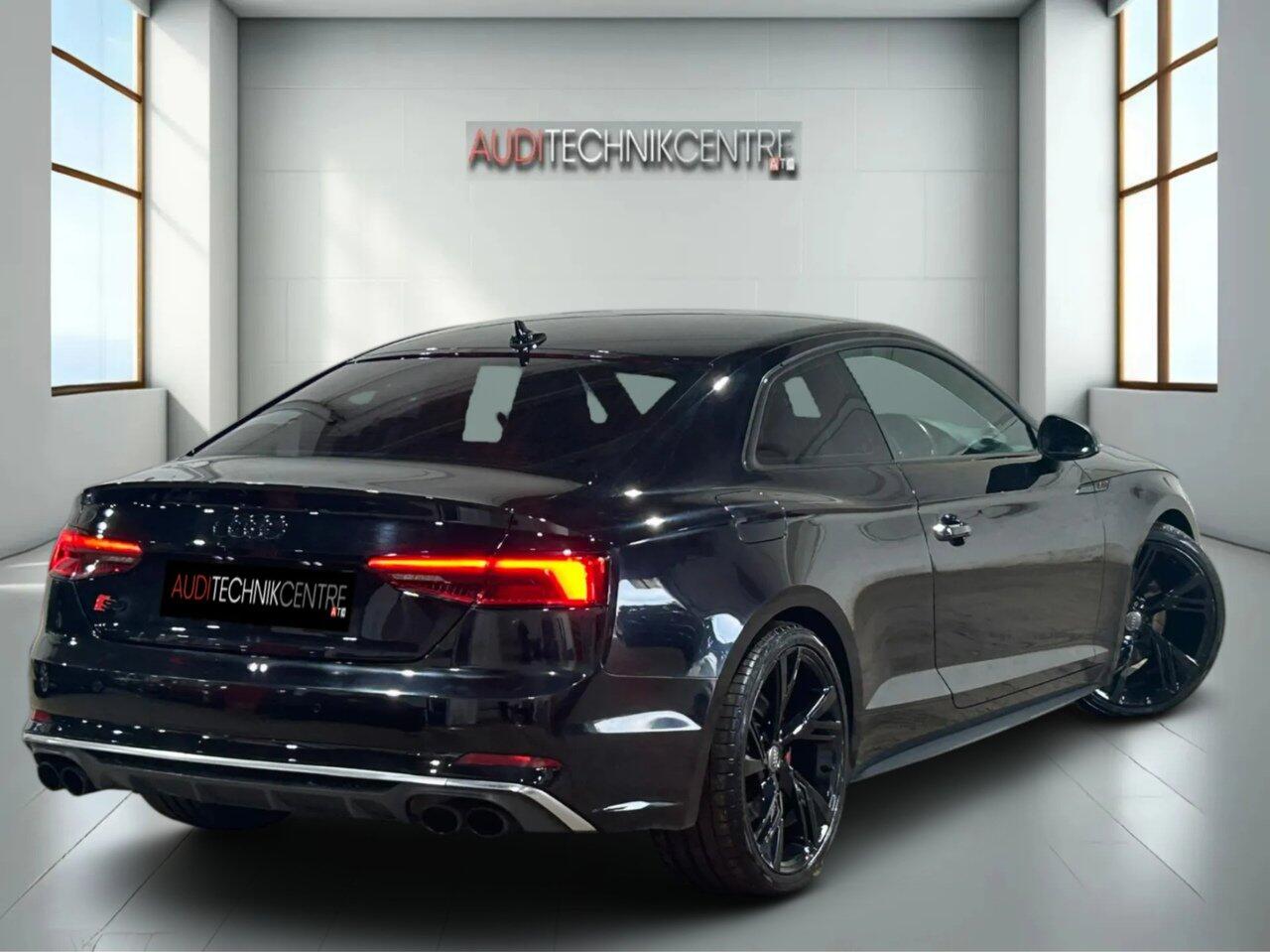 Audi S5 view 7