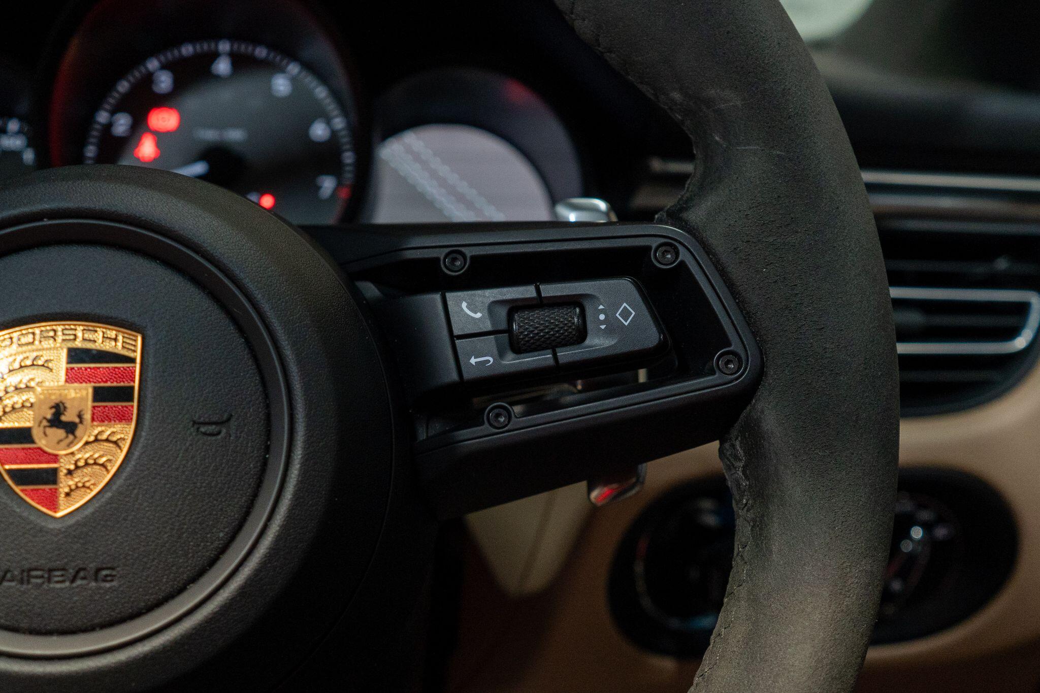 Porsche Macan view 28