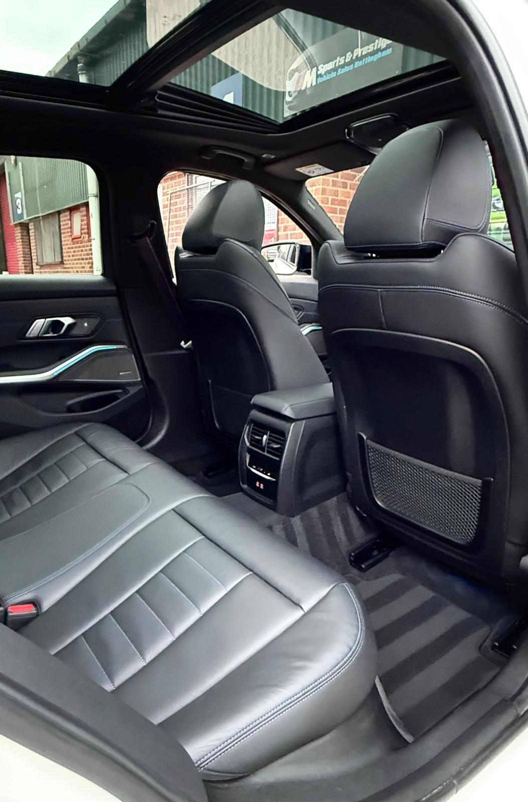 BMW 3 Series view 16