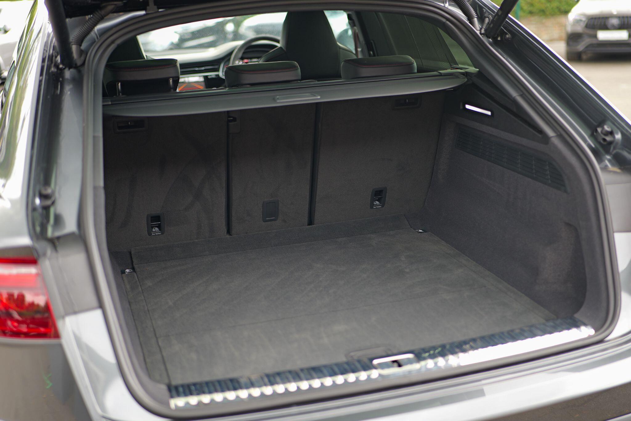 Audi RSQ8 view 38