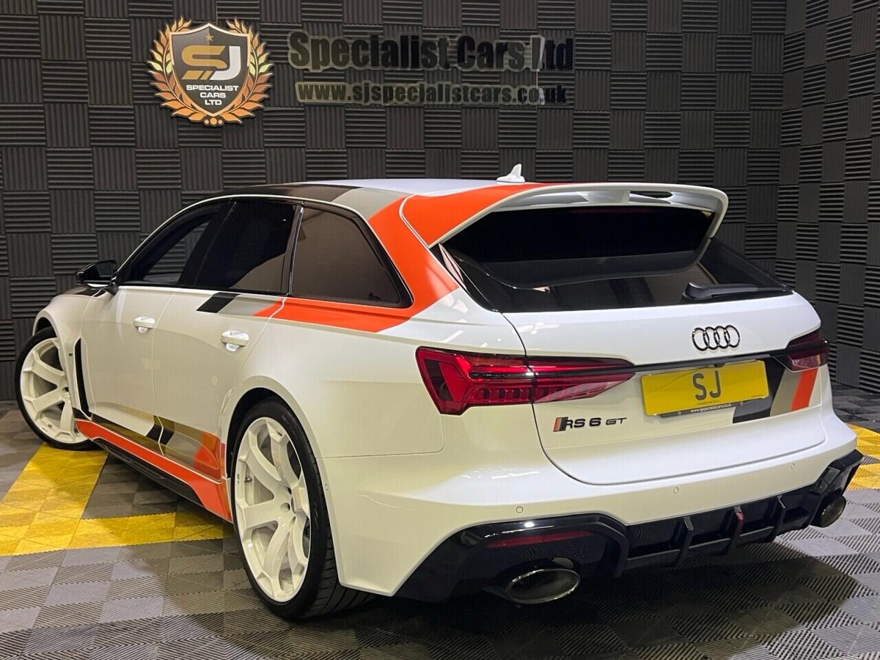 Audi RS6 Avant view 29