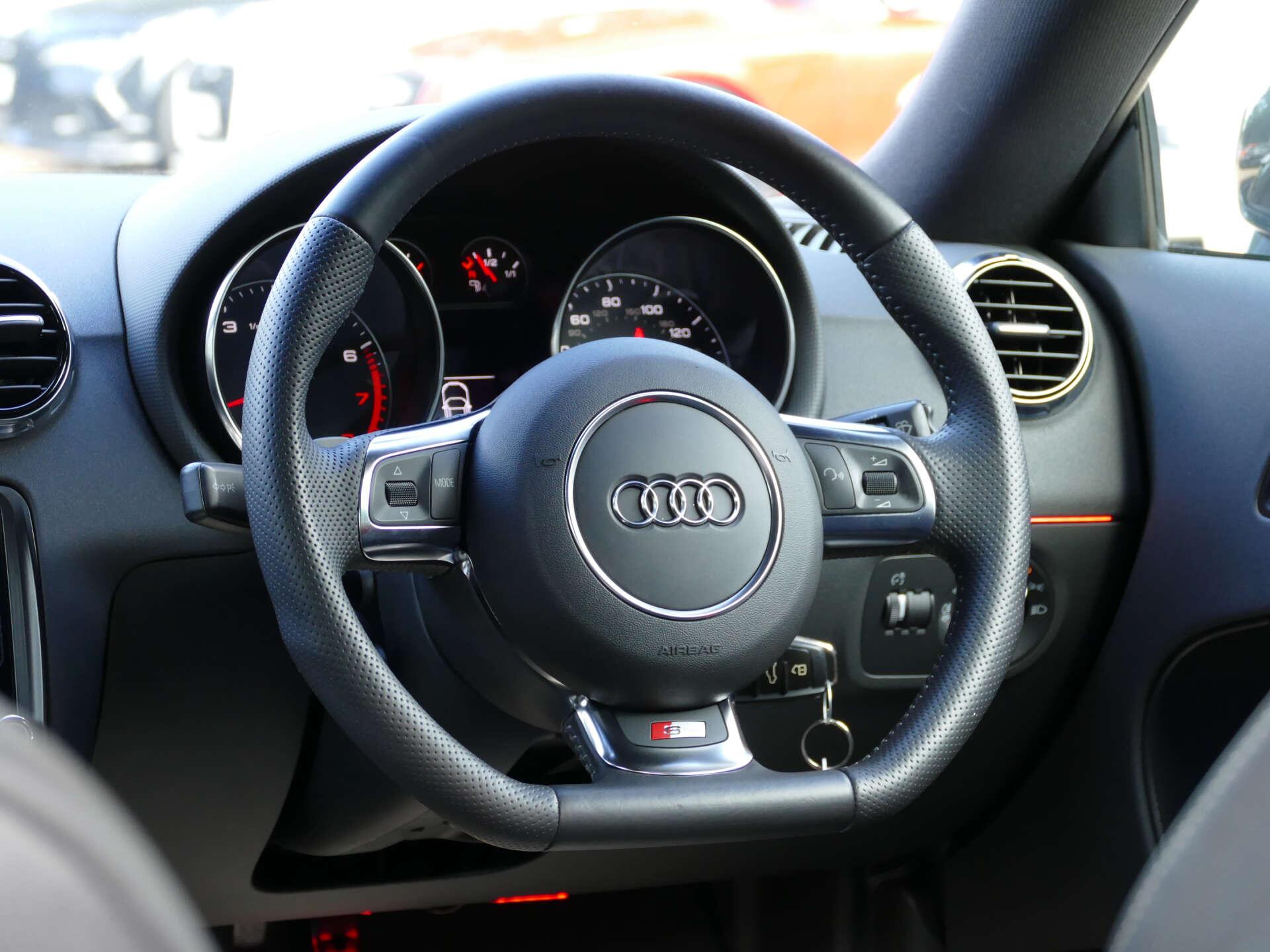 Audi TT view 28