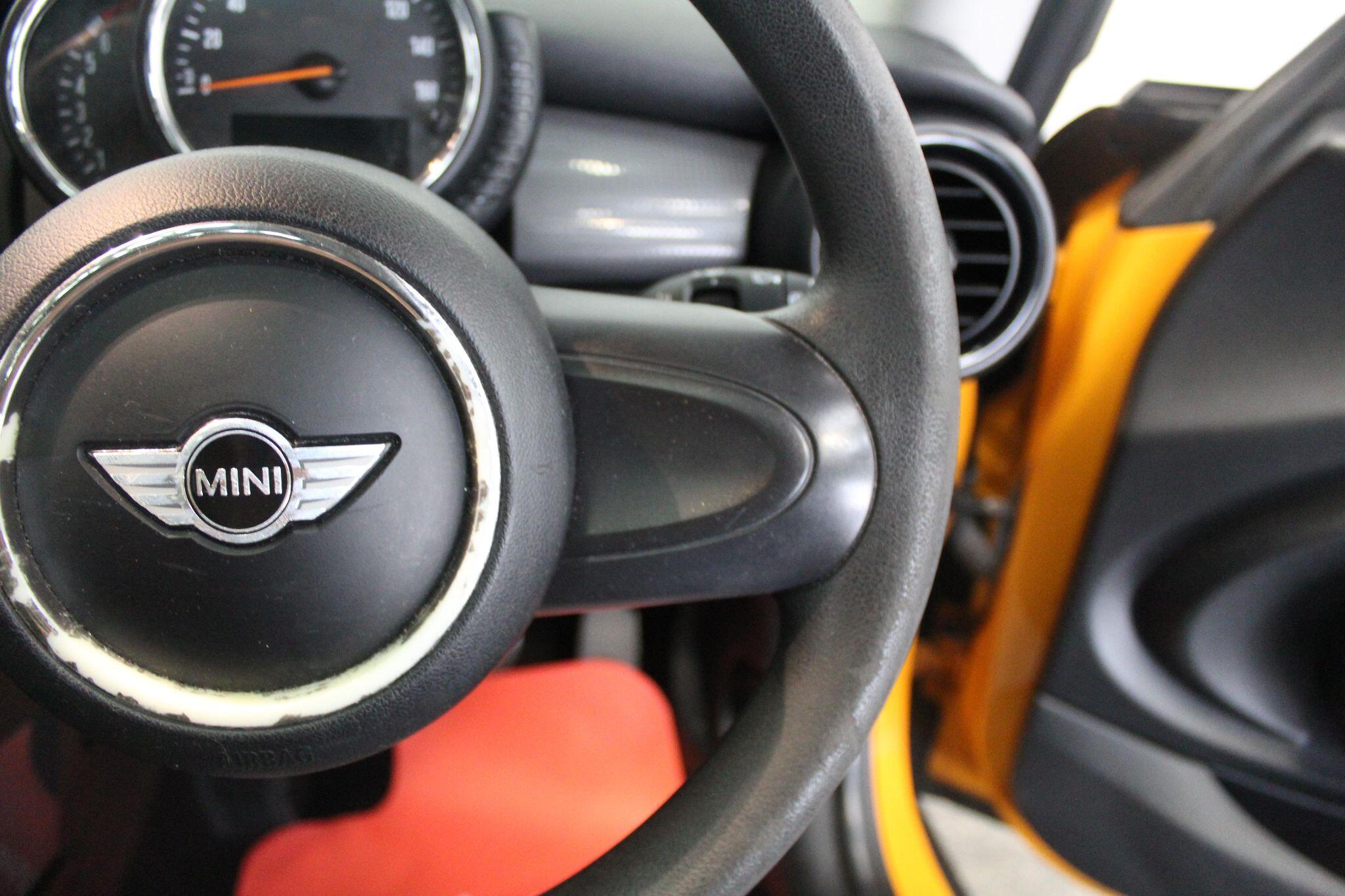 Mini Hatch view 43
