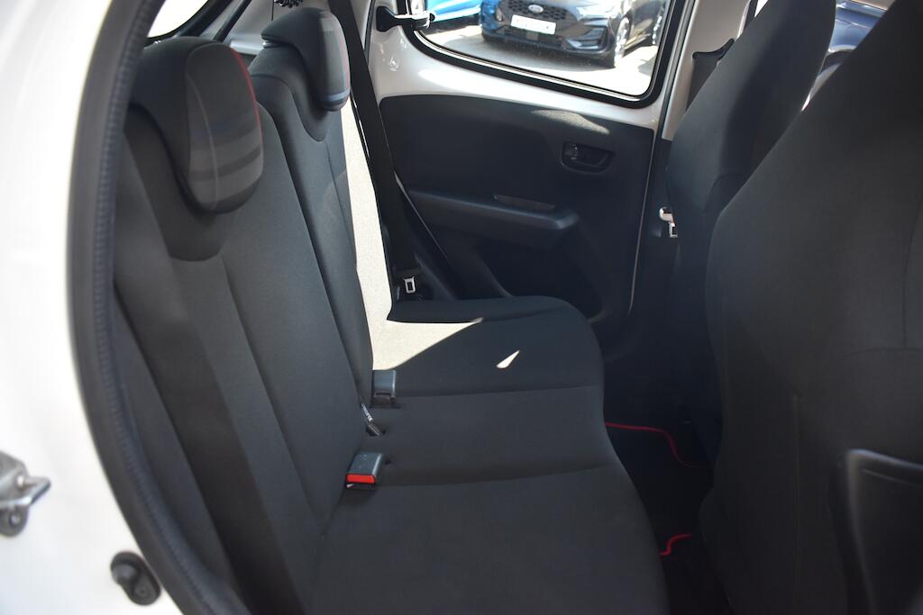 Peugeot 108 view 32