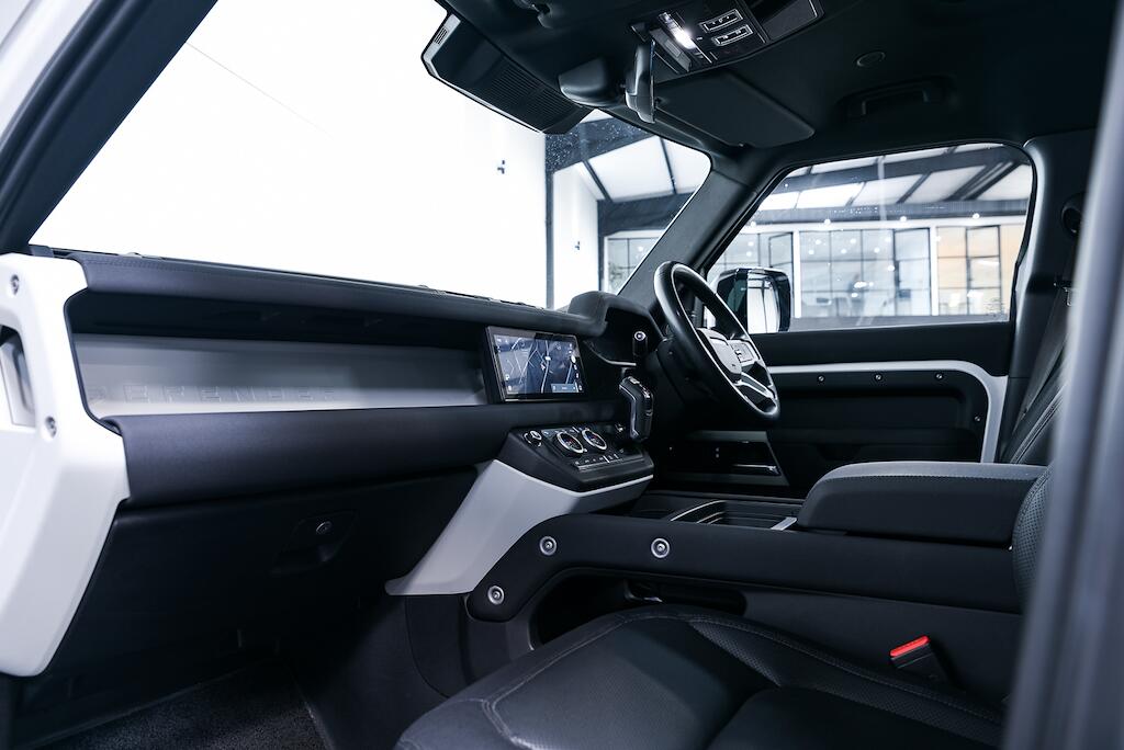 Land Rover Defender view 15