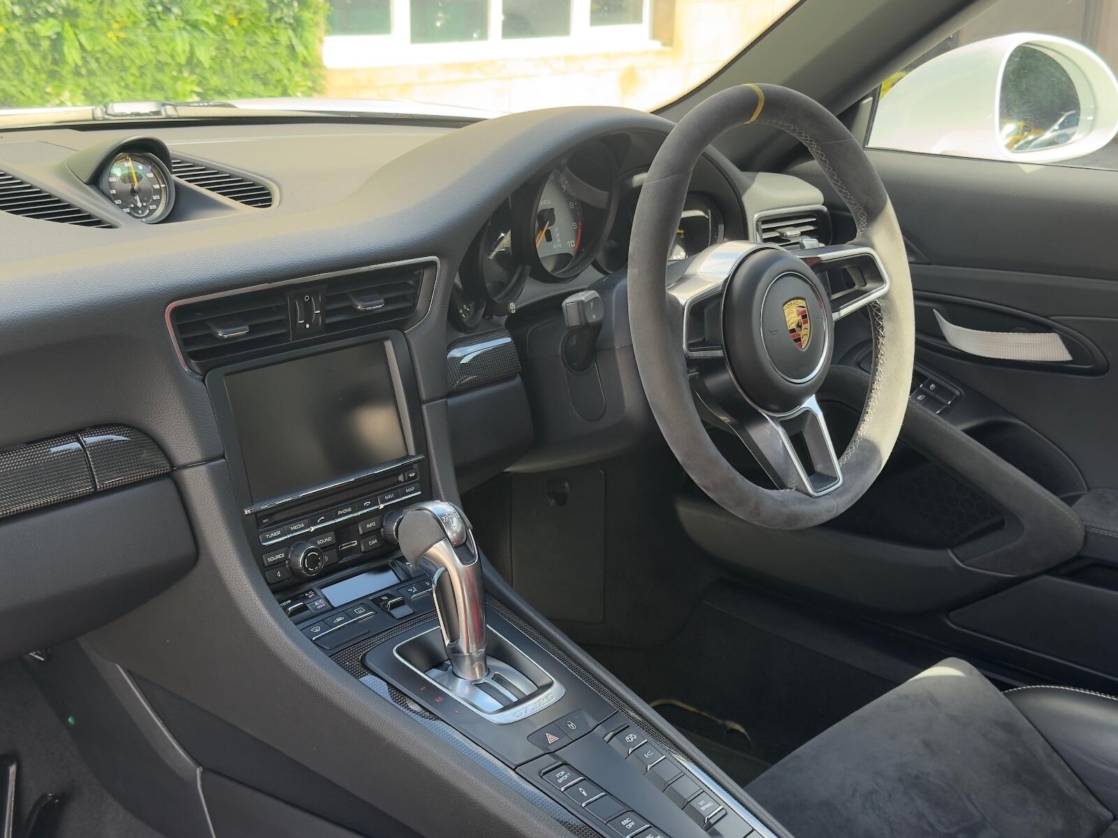 Porsche 911 view 31