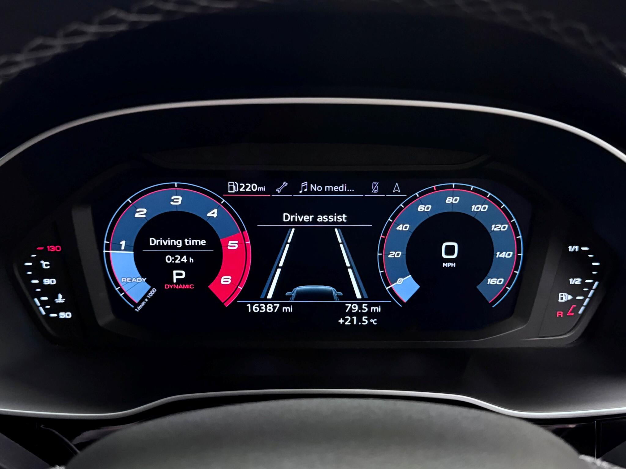 Audi Q3 view 13