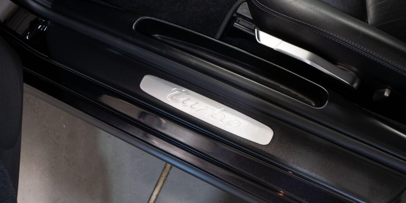 Porsche 911 view 27