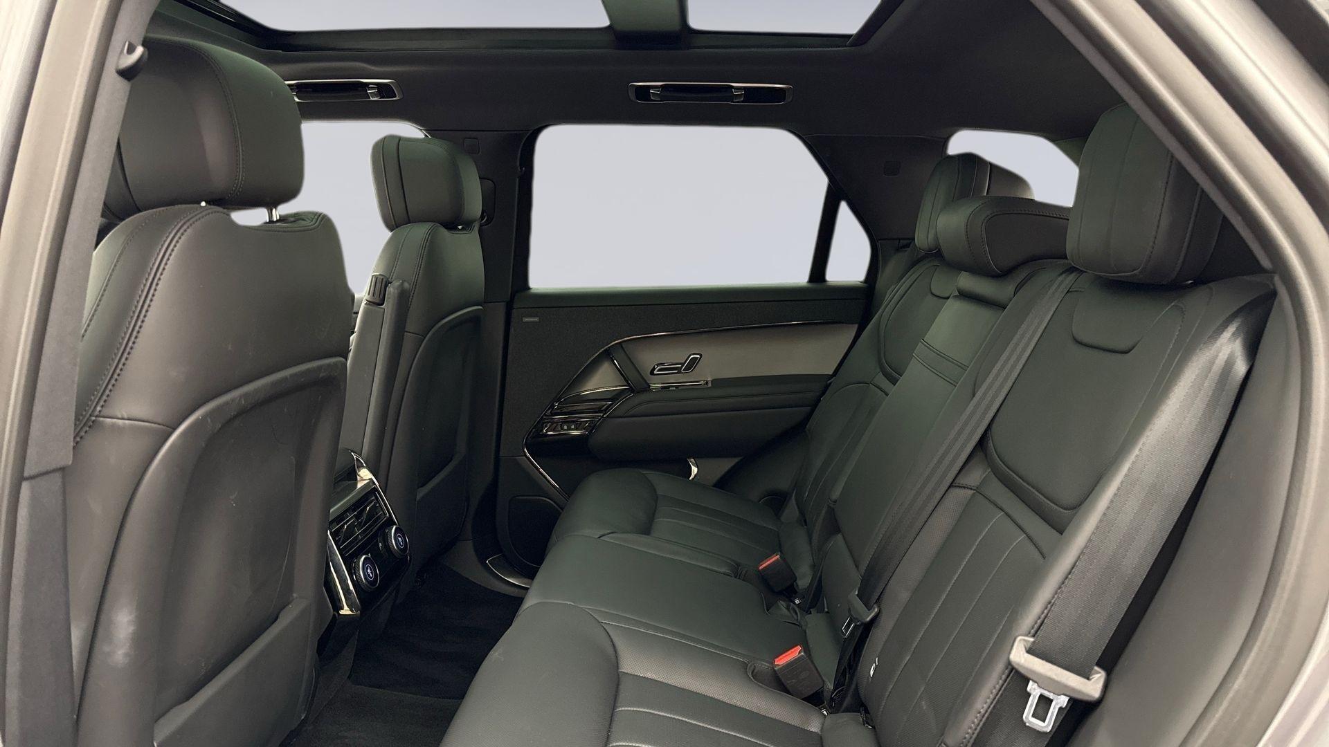 Land Rover Range Rover Sport view 4