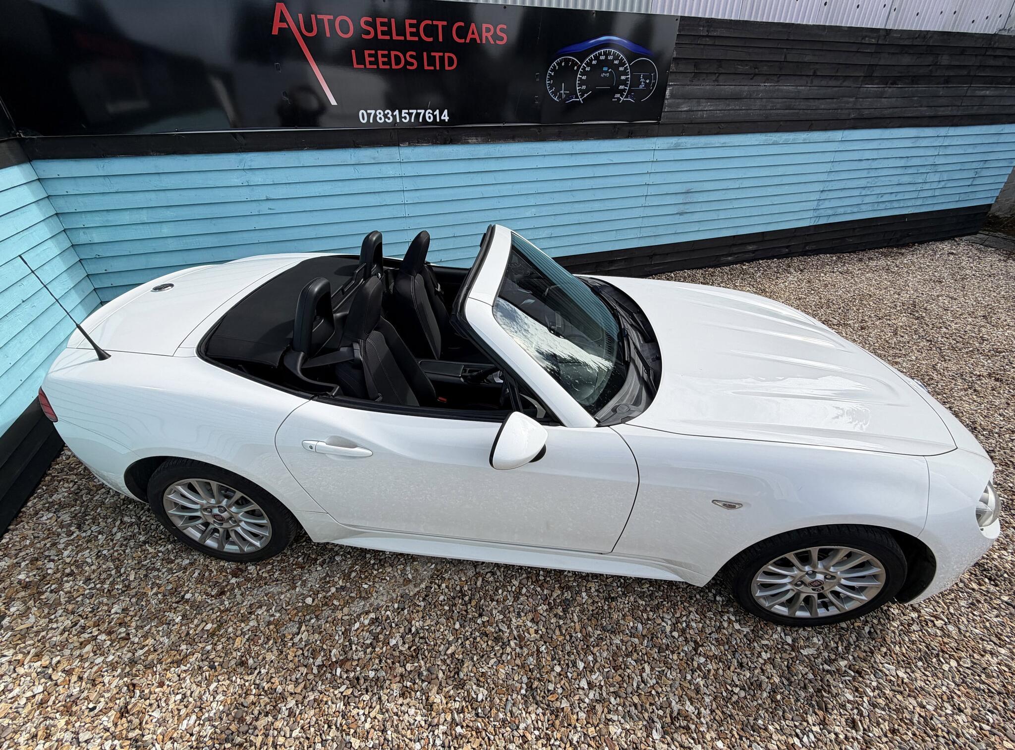Fiat 124 Spider view 21