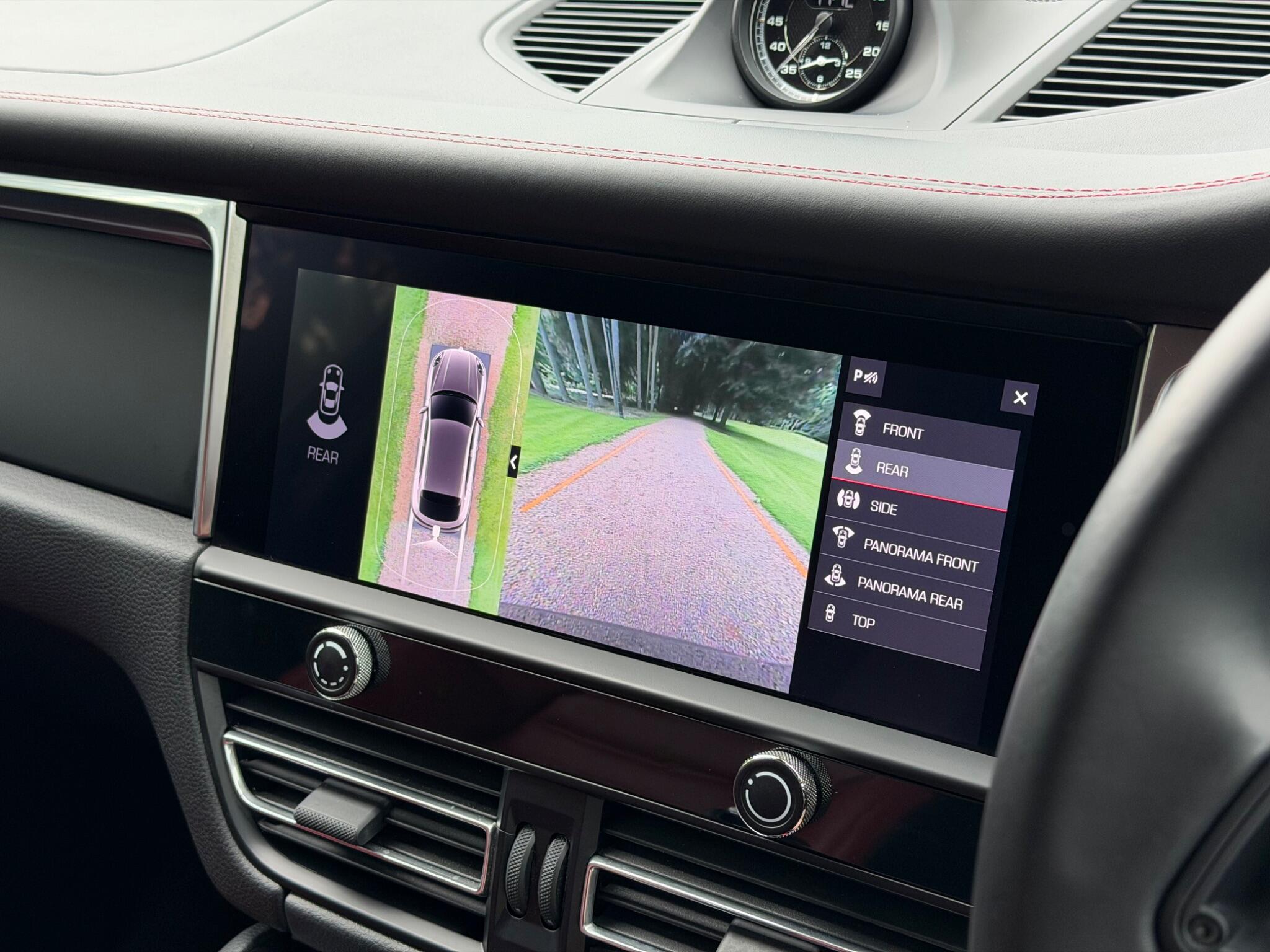Porsche Macan view 13