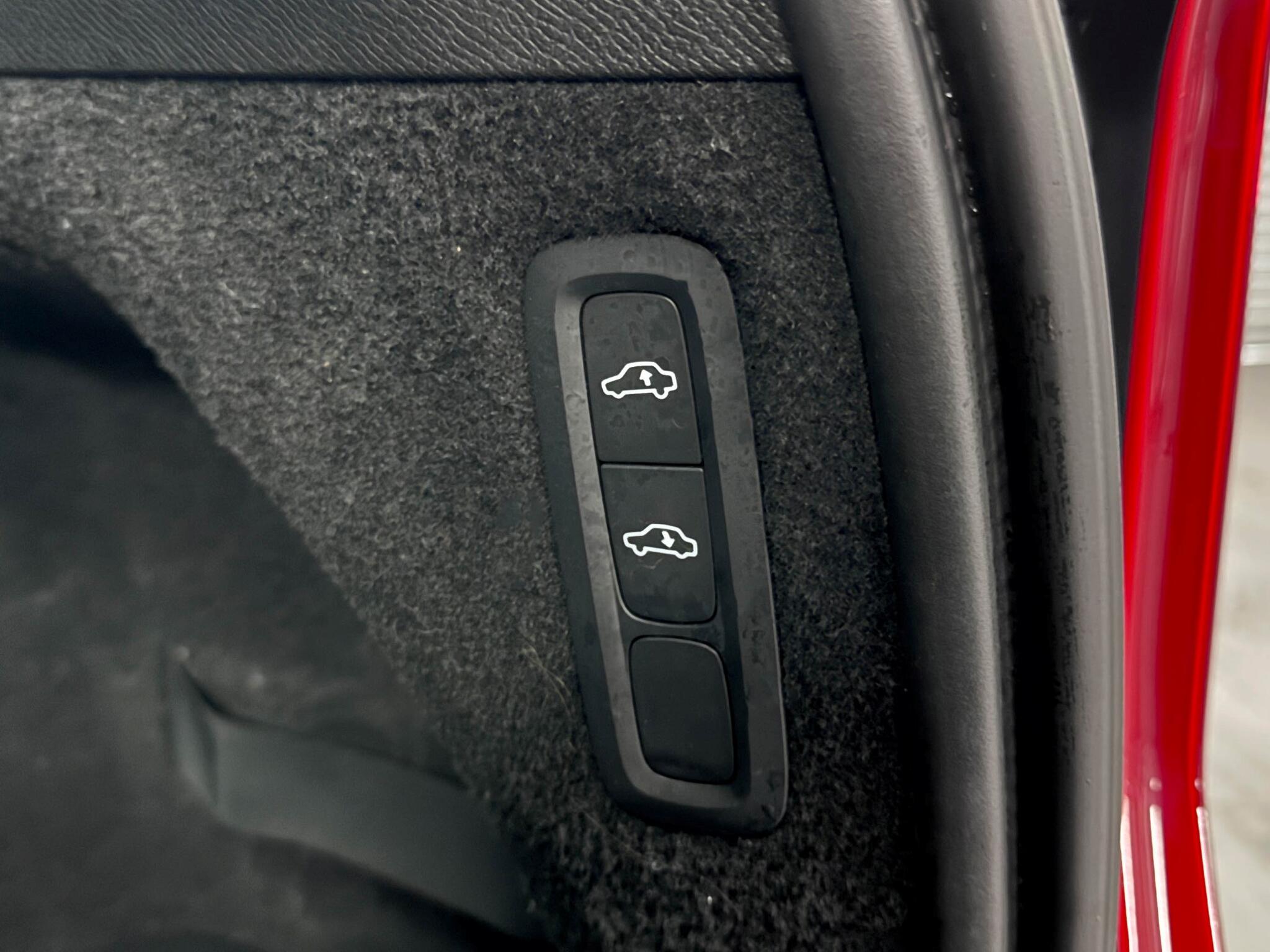 Volvo XC90 view 9