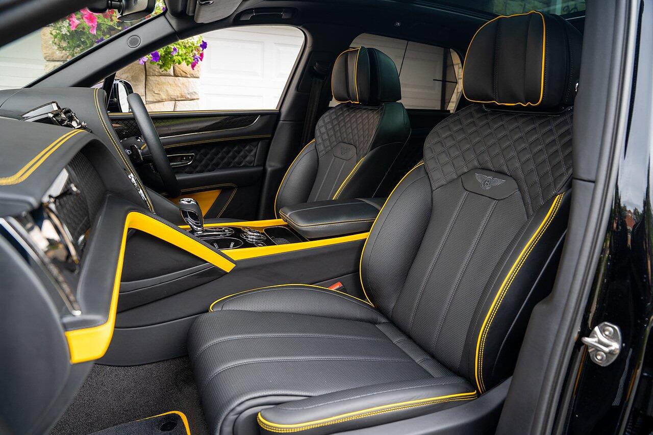 Bentley Bentayga view 90