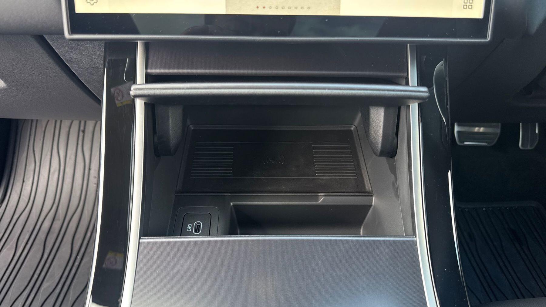 Land Rover Range Rover Velar view 36