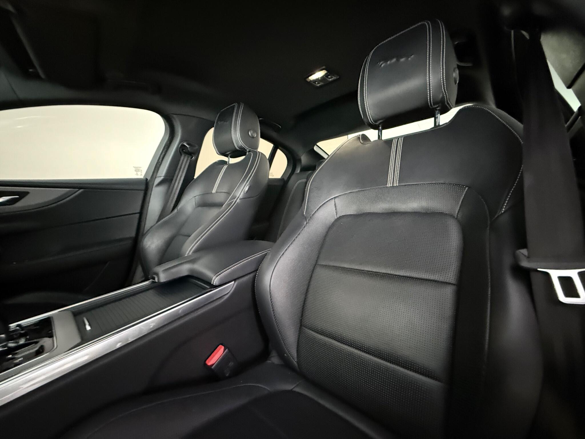 Jaguar Xe view 30