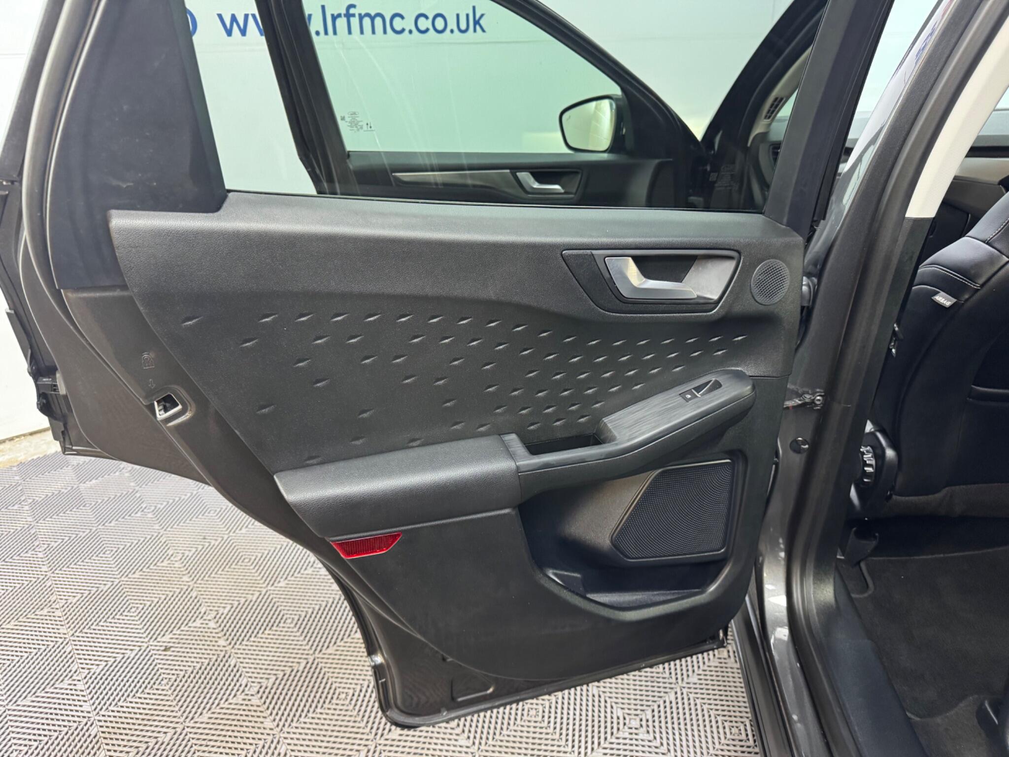 Ford Kuga view 44