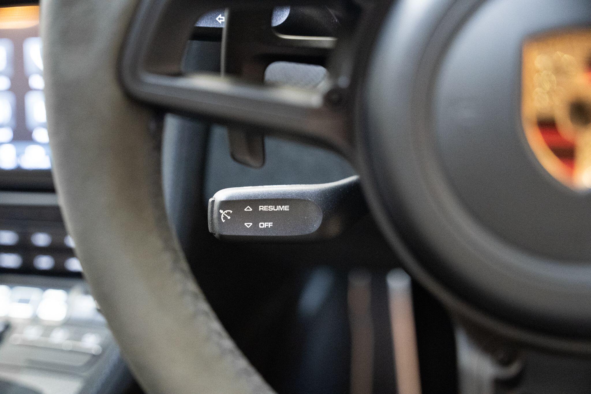 Porsche Cayman view 60