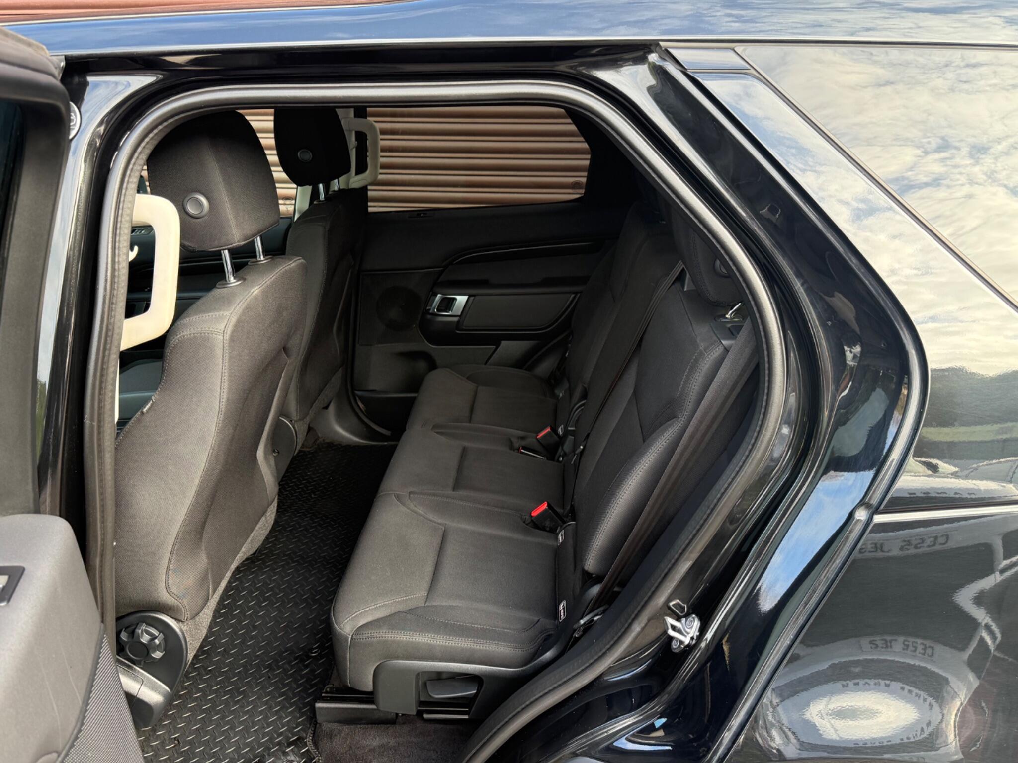 Land Rover Discovery view 15