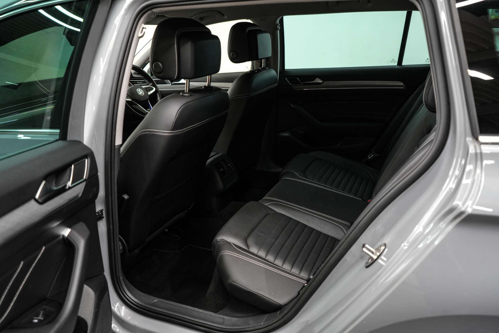 Volkswagen Passat view 19