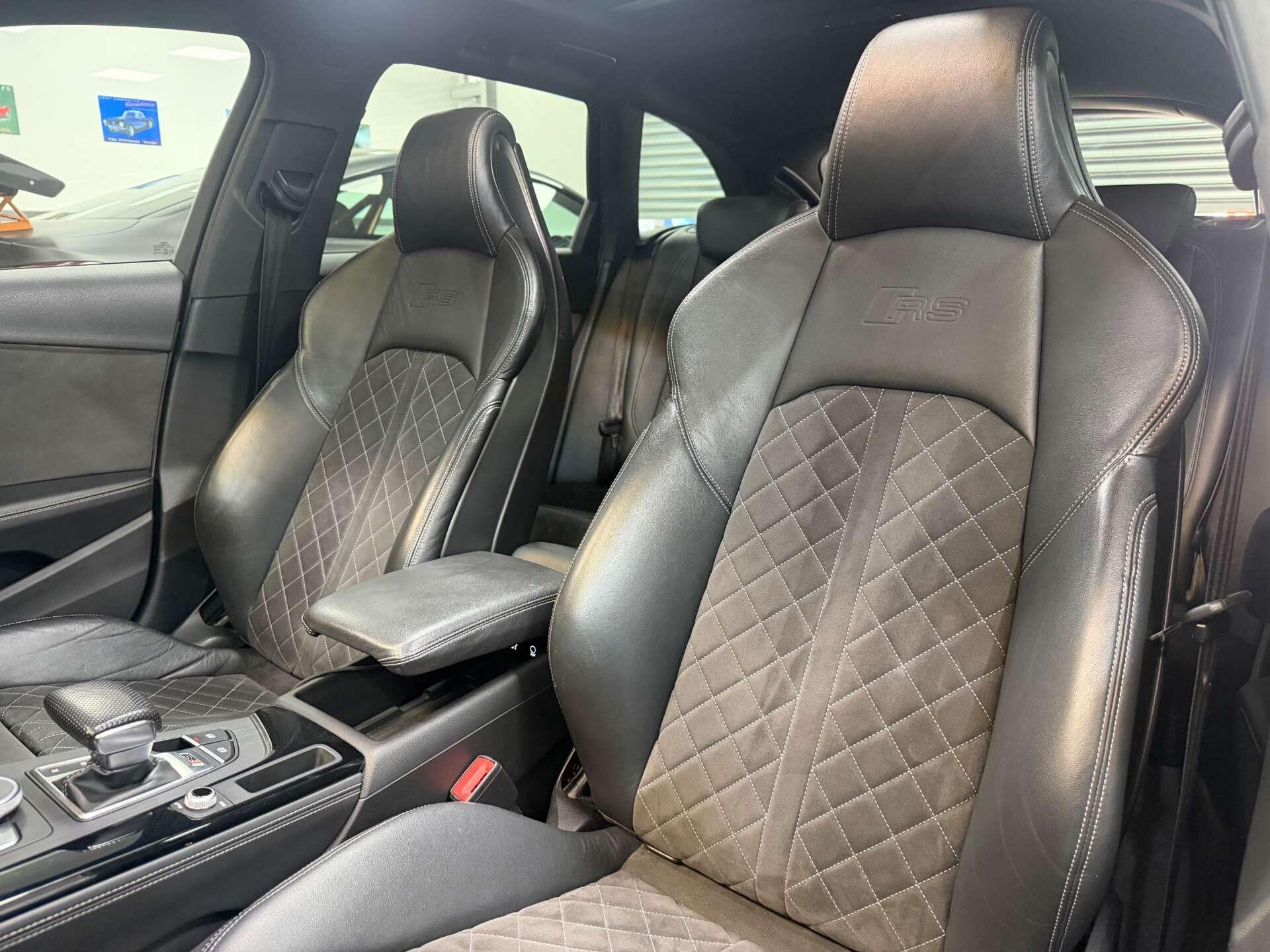 Audi RS4 view 6