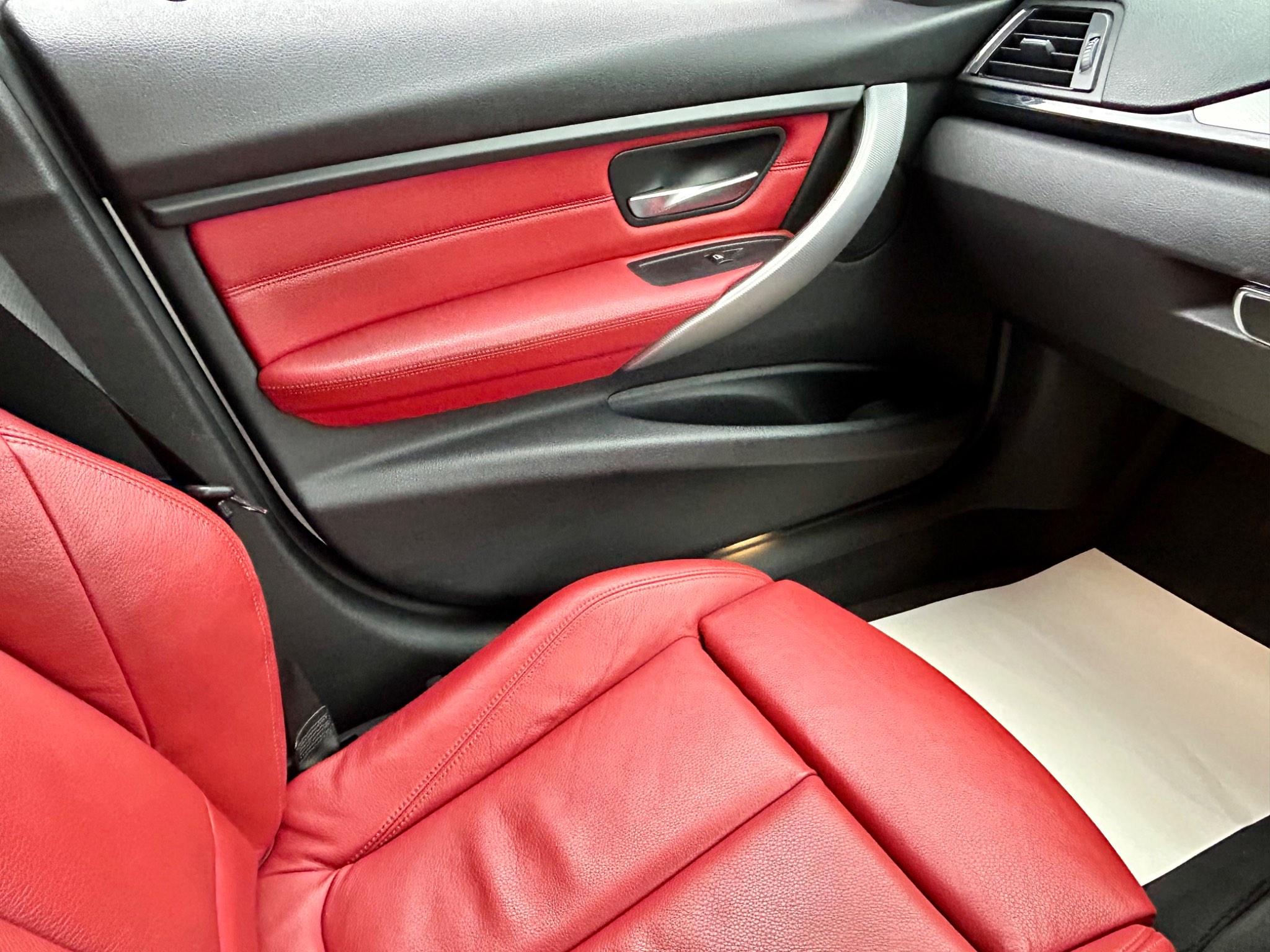 BMW 3 Series view 24