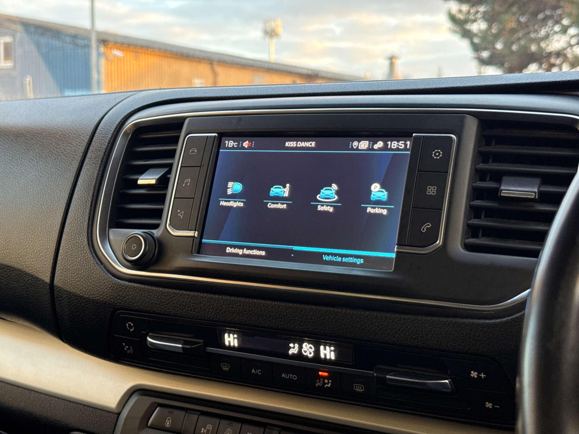 Peugeot Traveller view 53