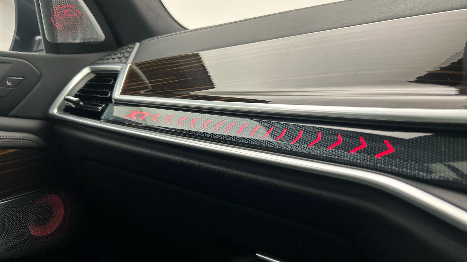 BMW X7 view 31