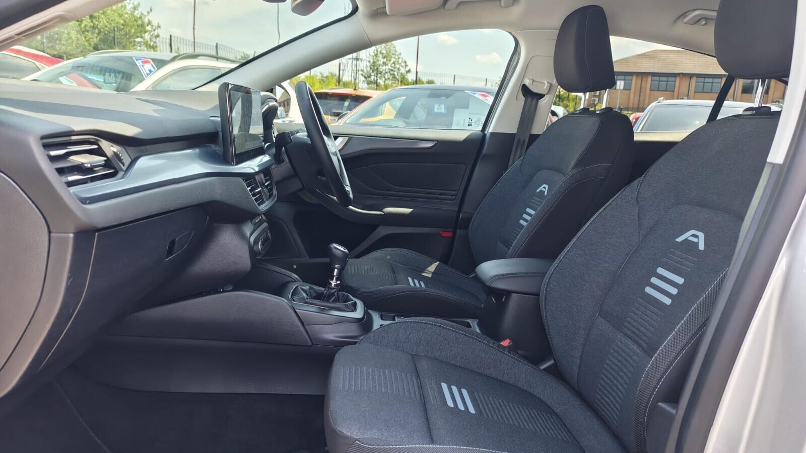 Ford Focus view 16