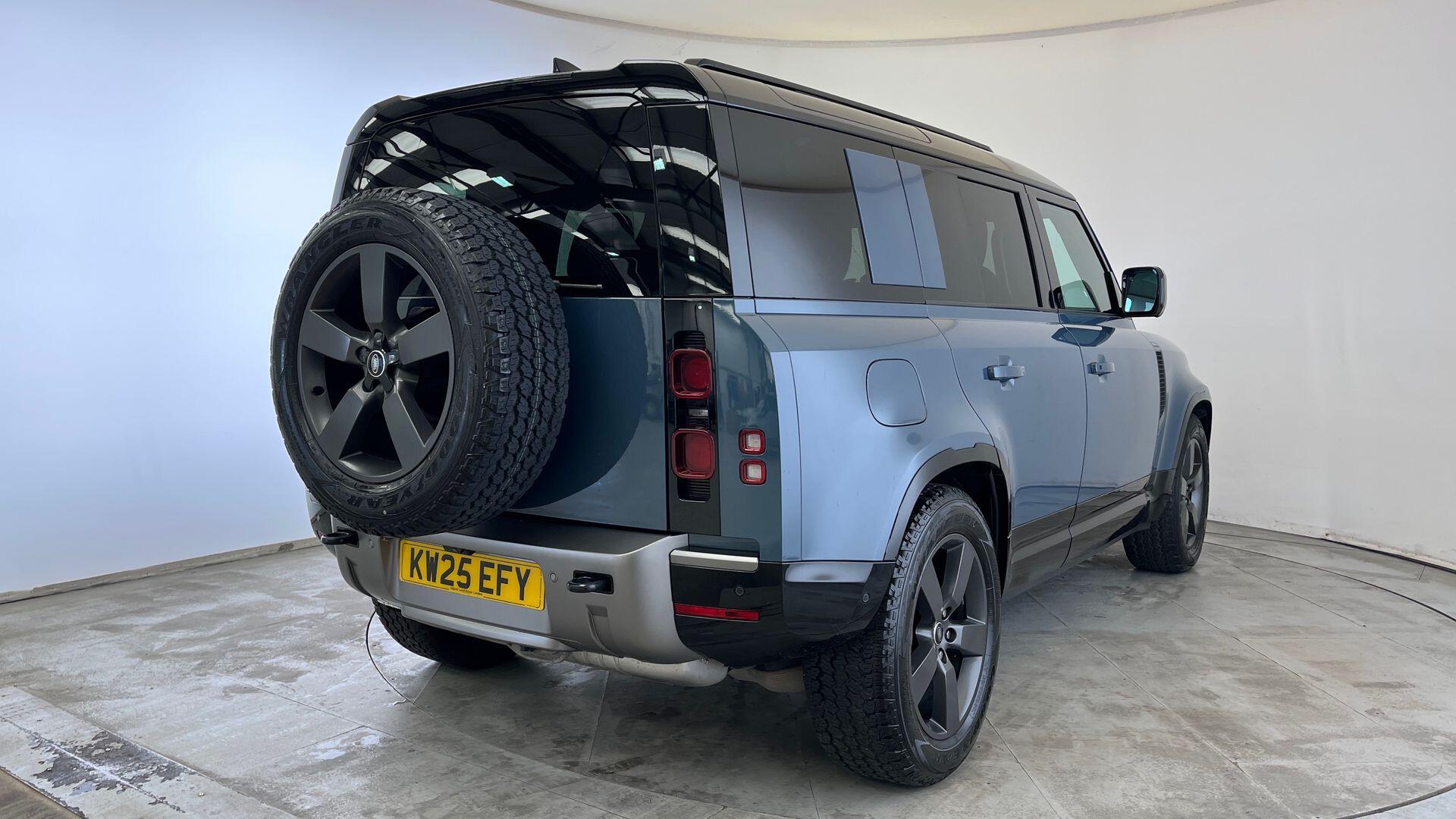 Land Rover Defender view 29