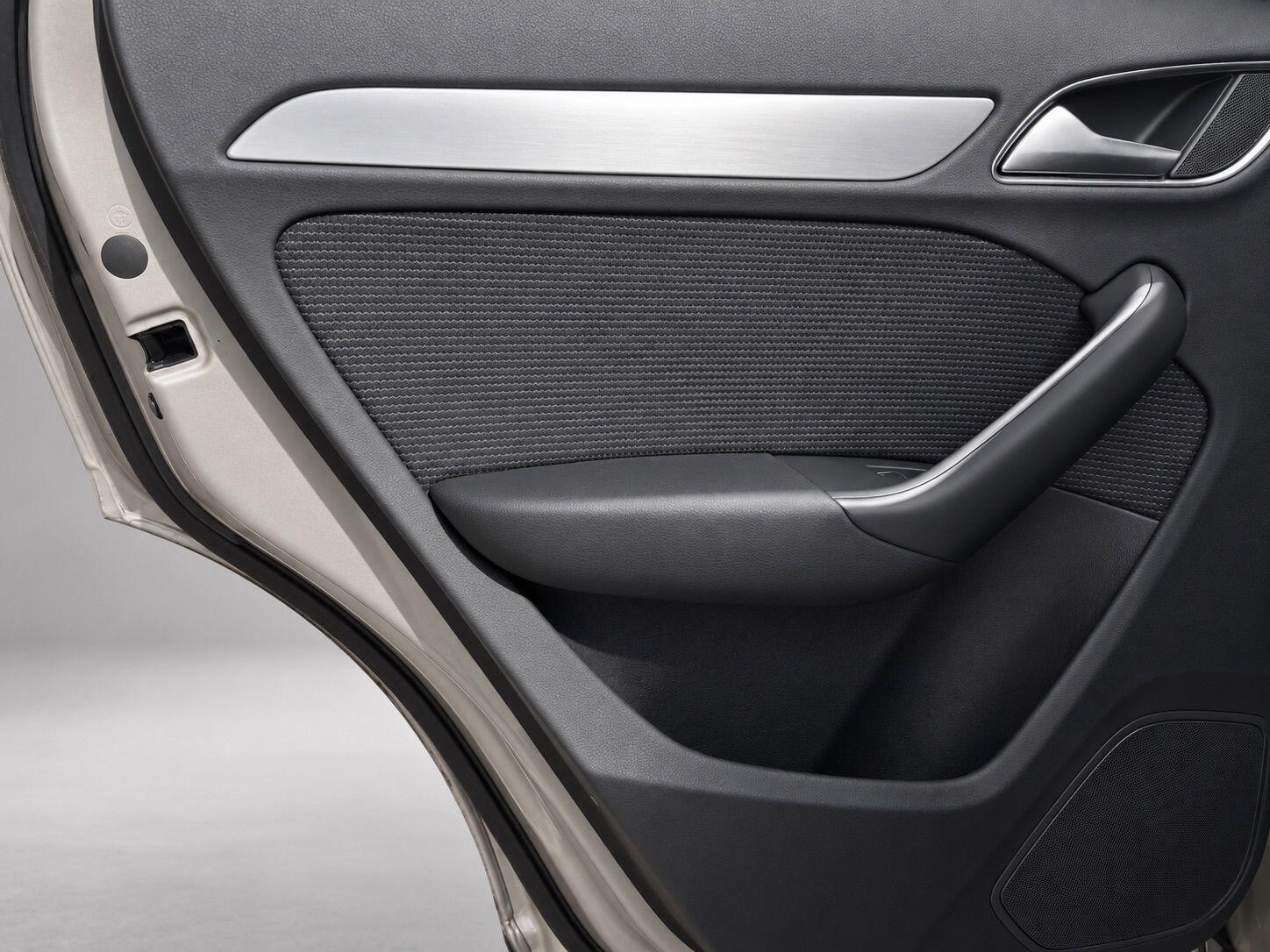 Audi Q3 view 32