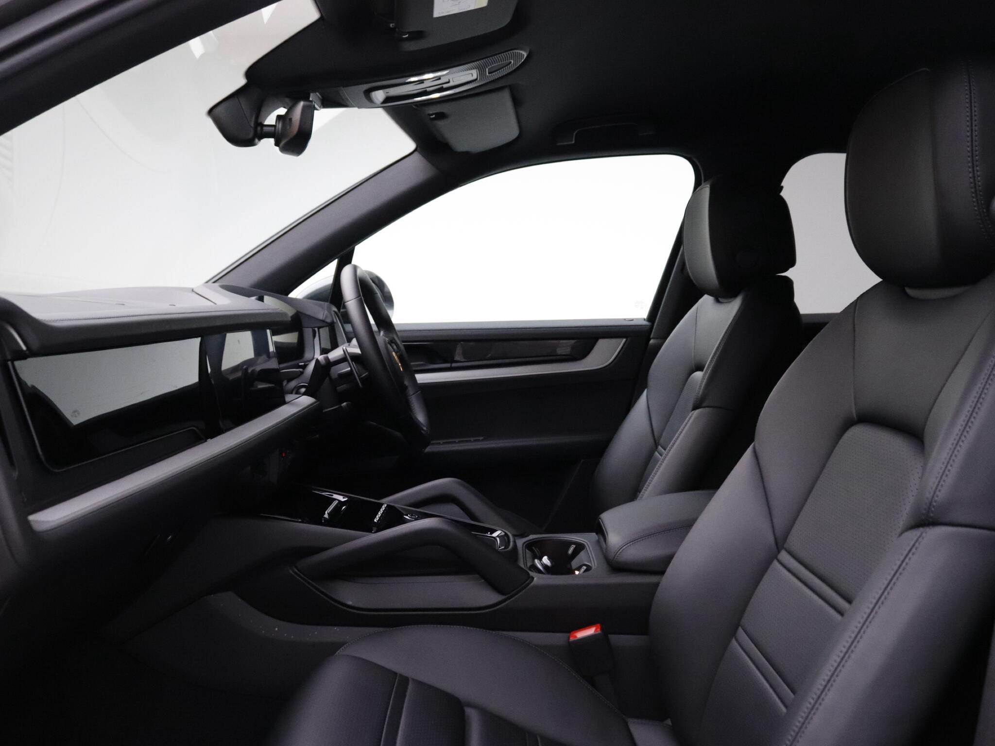 Porsche Cayenne view 30