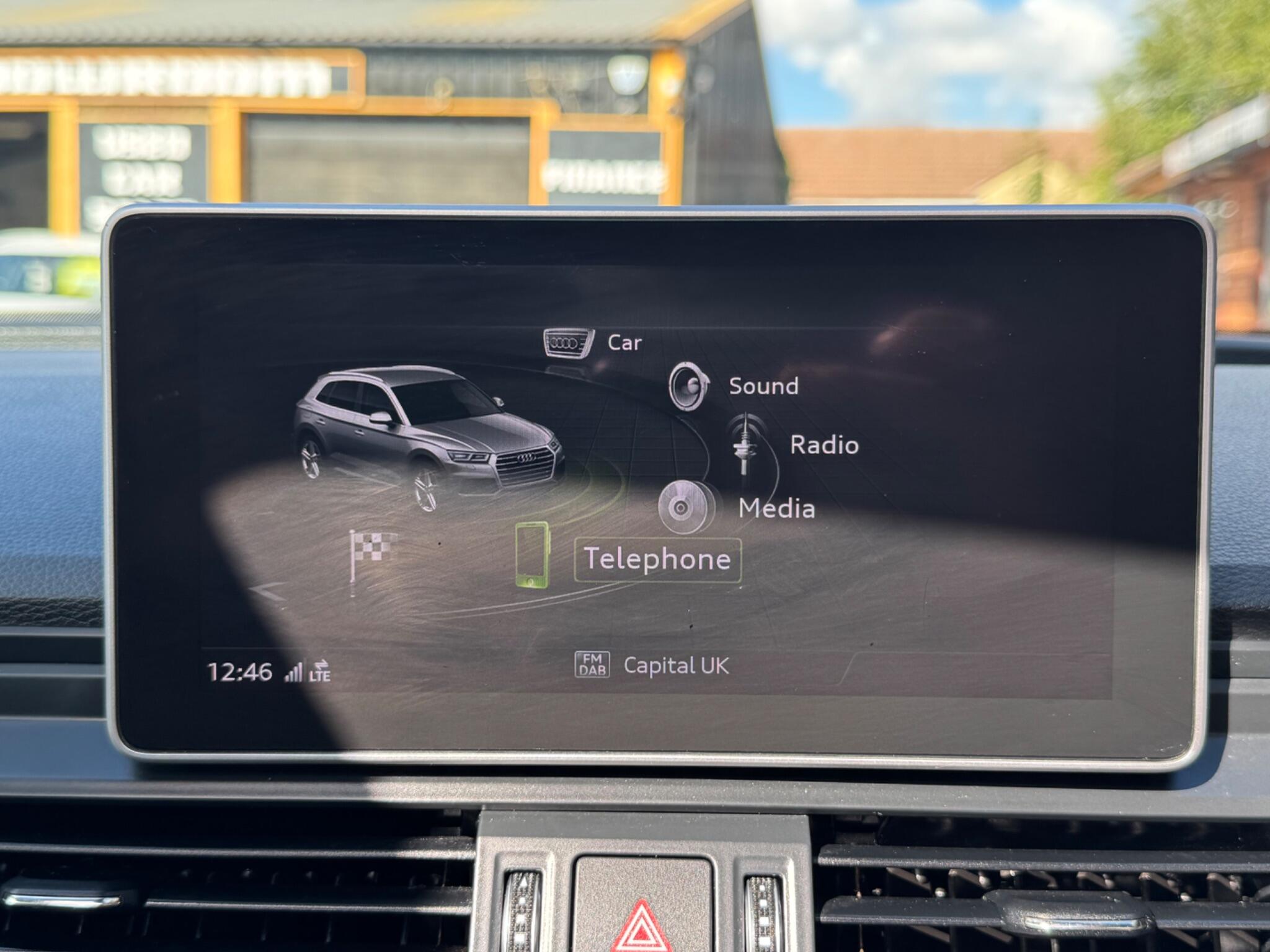 Audi Q5 view 34