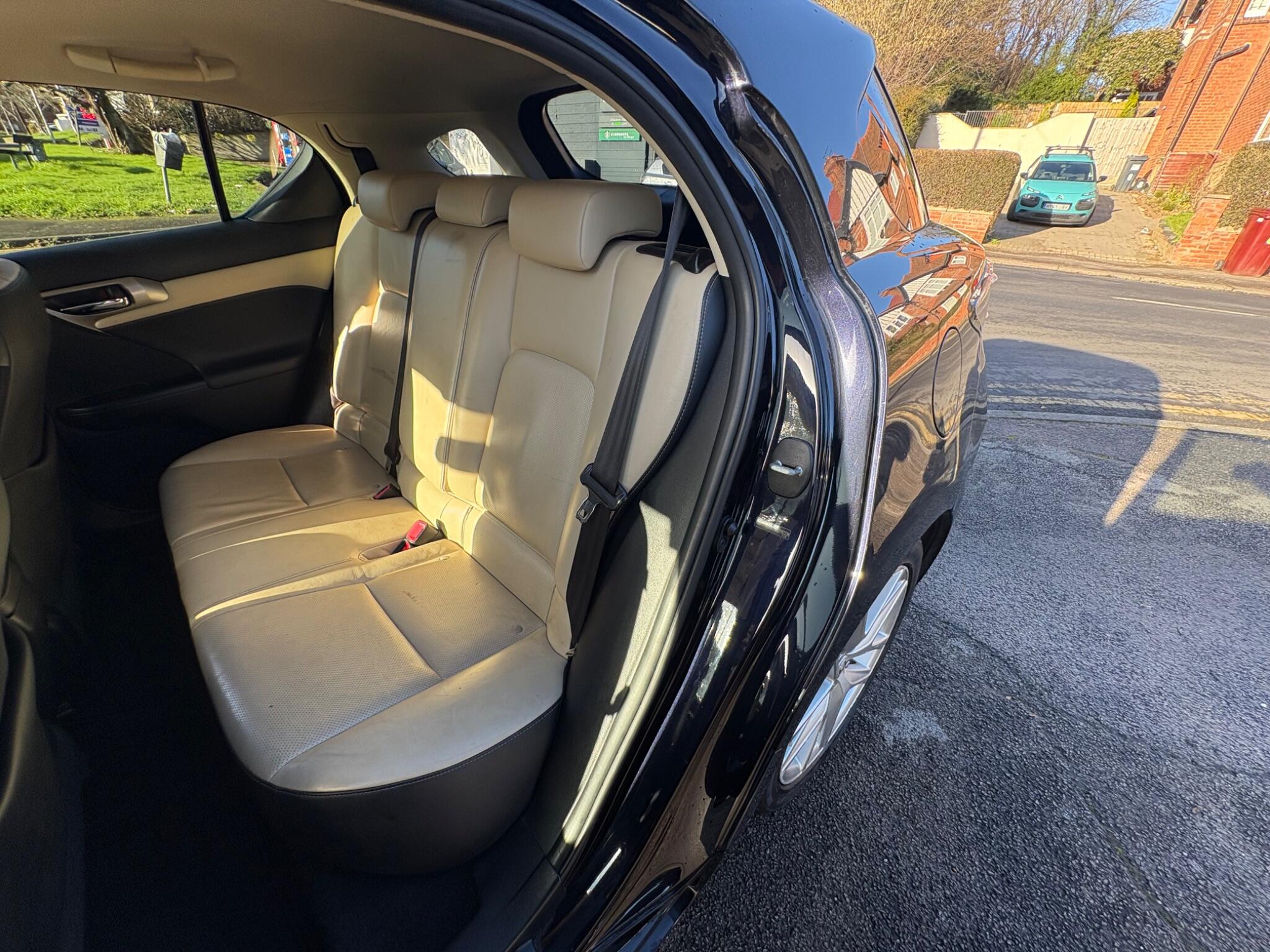 2014 Lexus CT 1.8 200h Luxury CVT Euro 6 (s/s) 5dr • 99,475 miles image 32