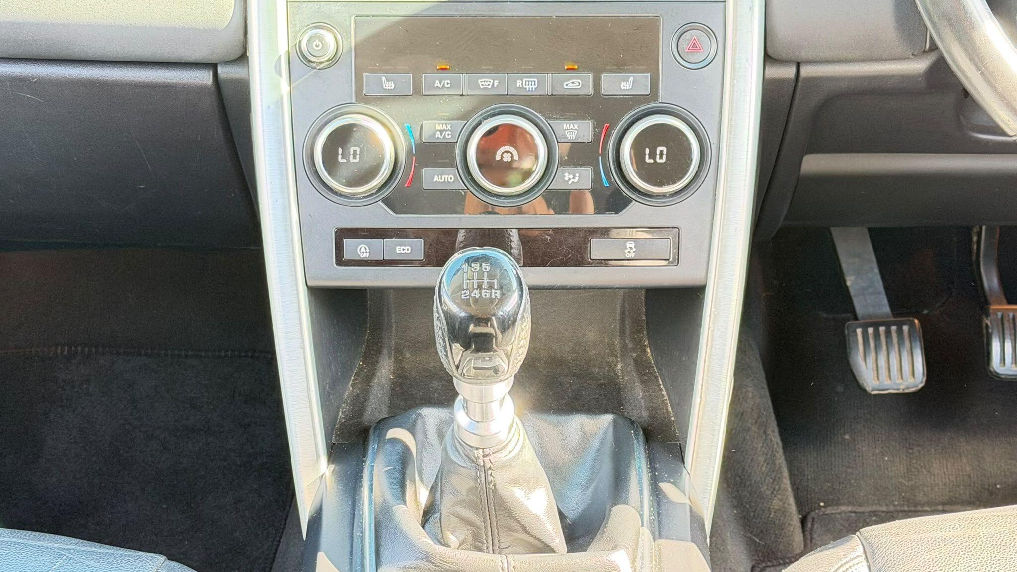Land Rover Discovery Sport view 31