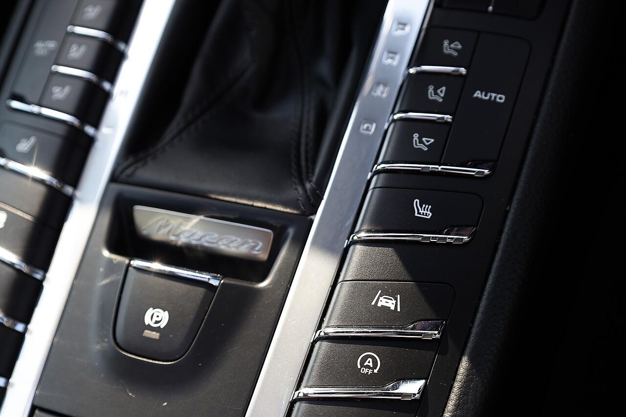 Porsche Macan view 22