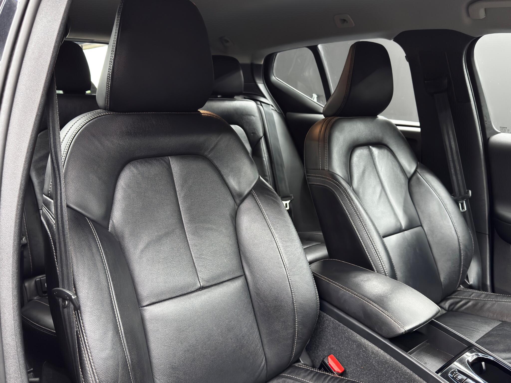 Volvo XC40 view 12