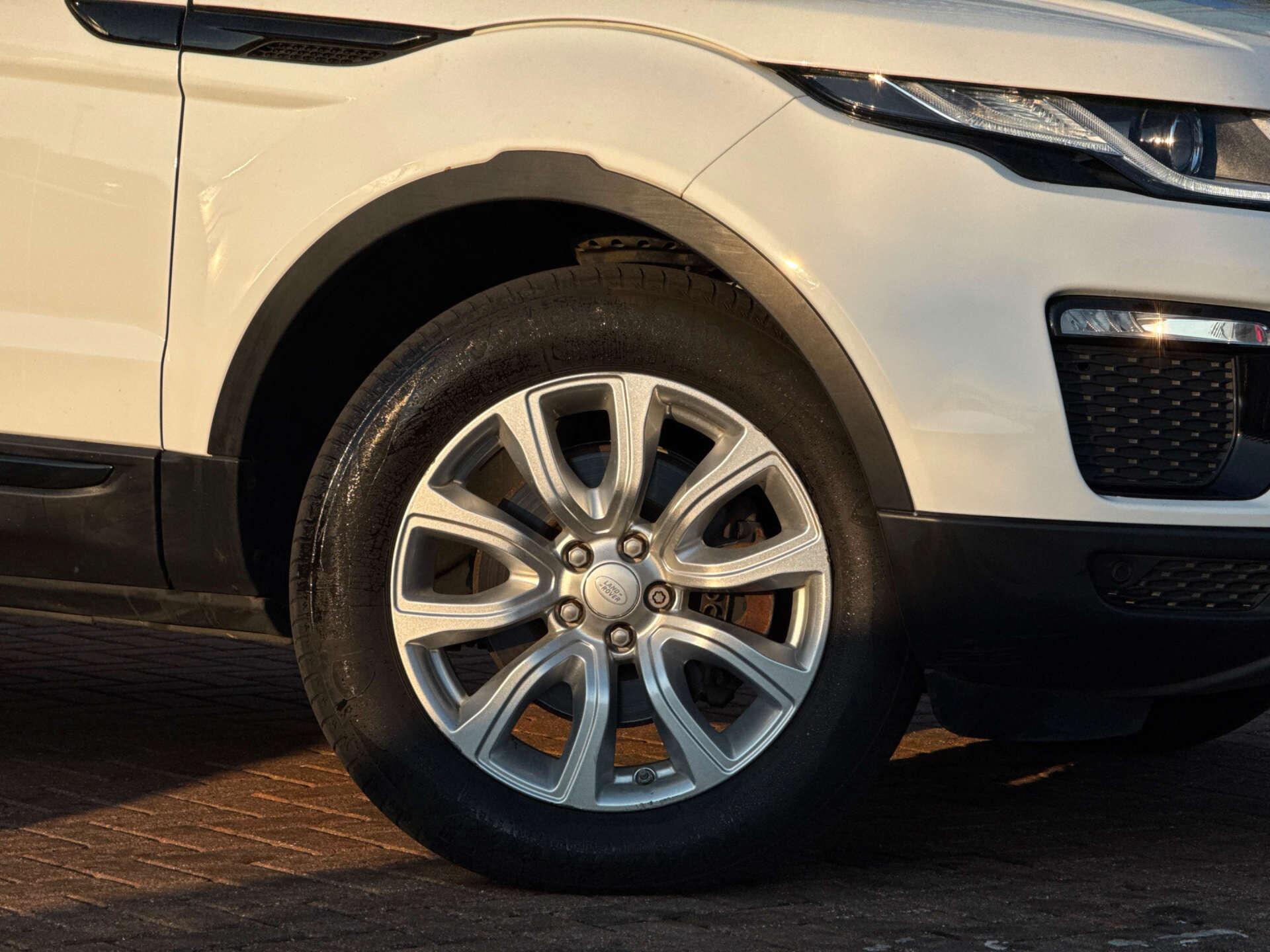 Land Rover Range Rover Evoque view 18