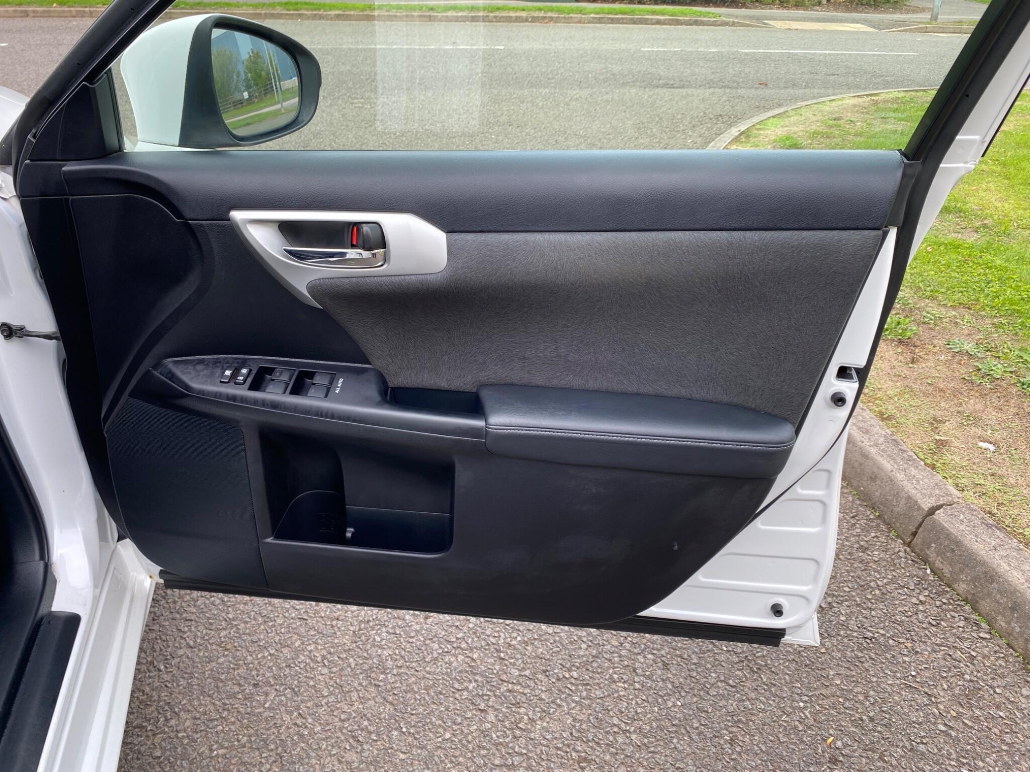 Lexus CT view 19