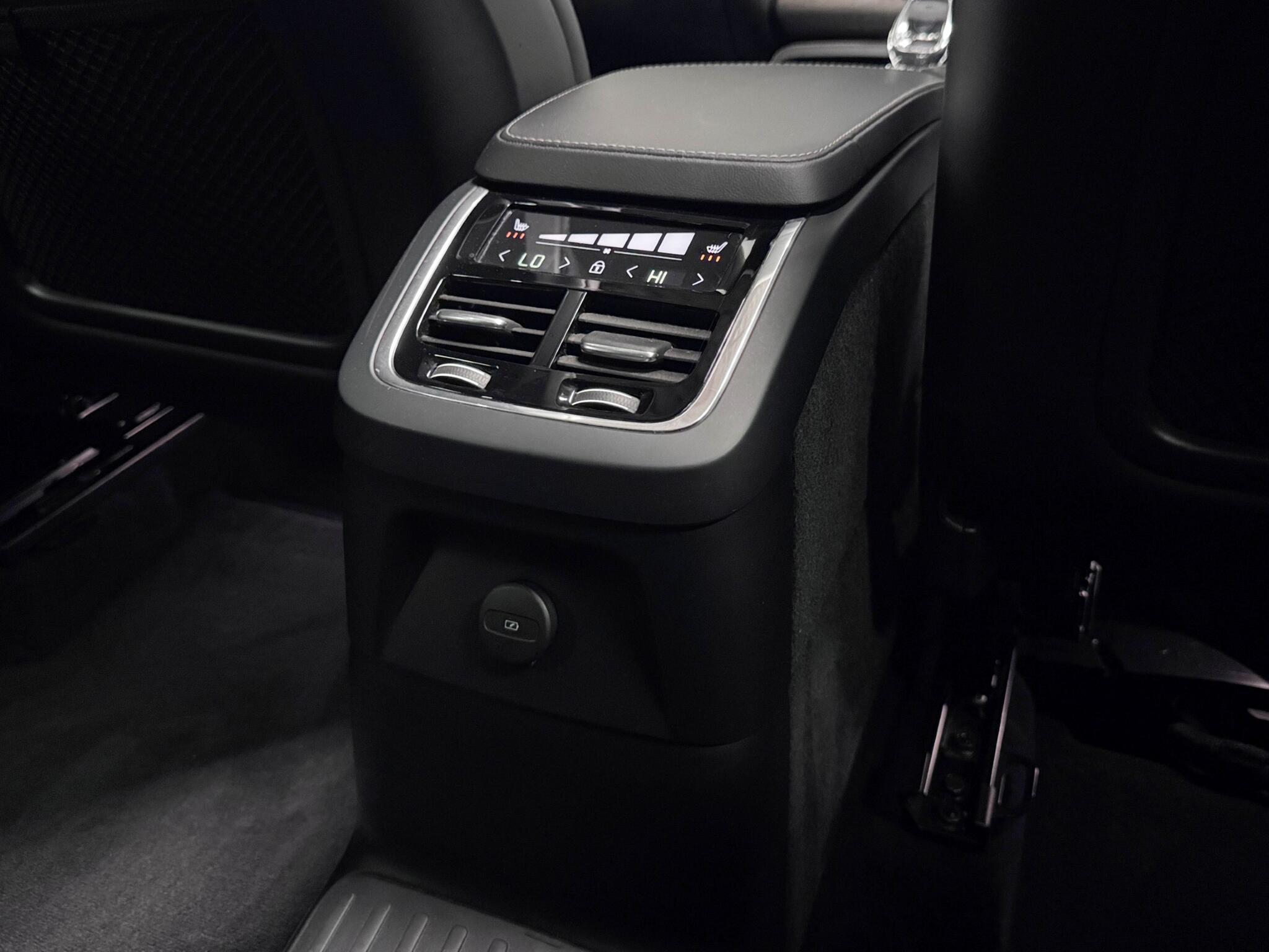 Volvo XC90 view 23