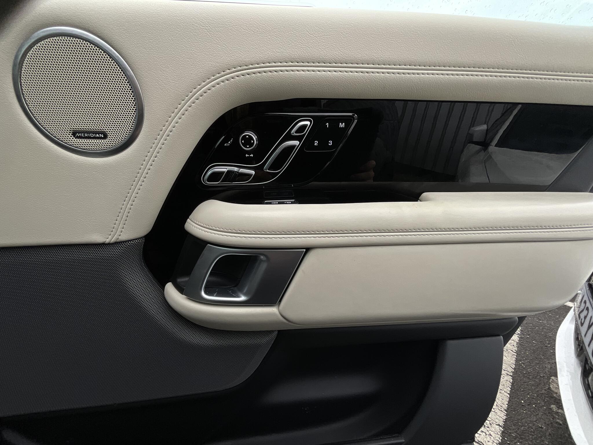 Land Rover Range Rover view 35