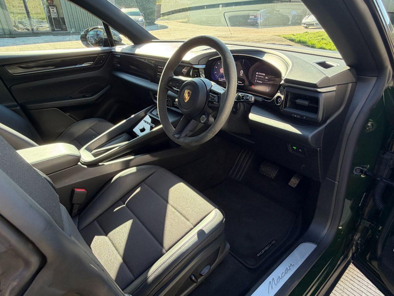 Porsche Macan view 32